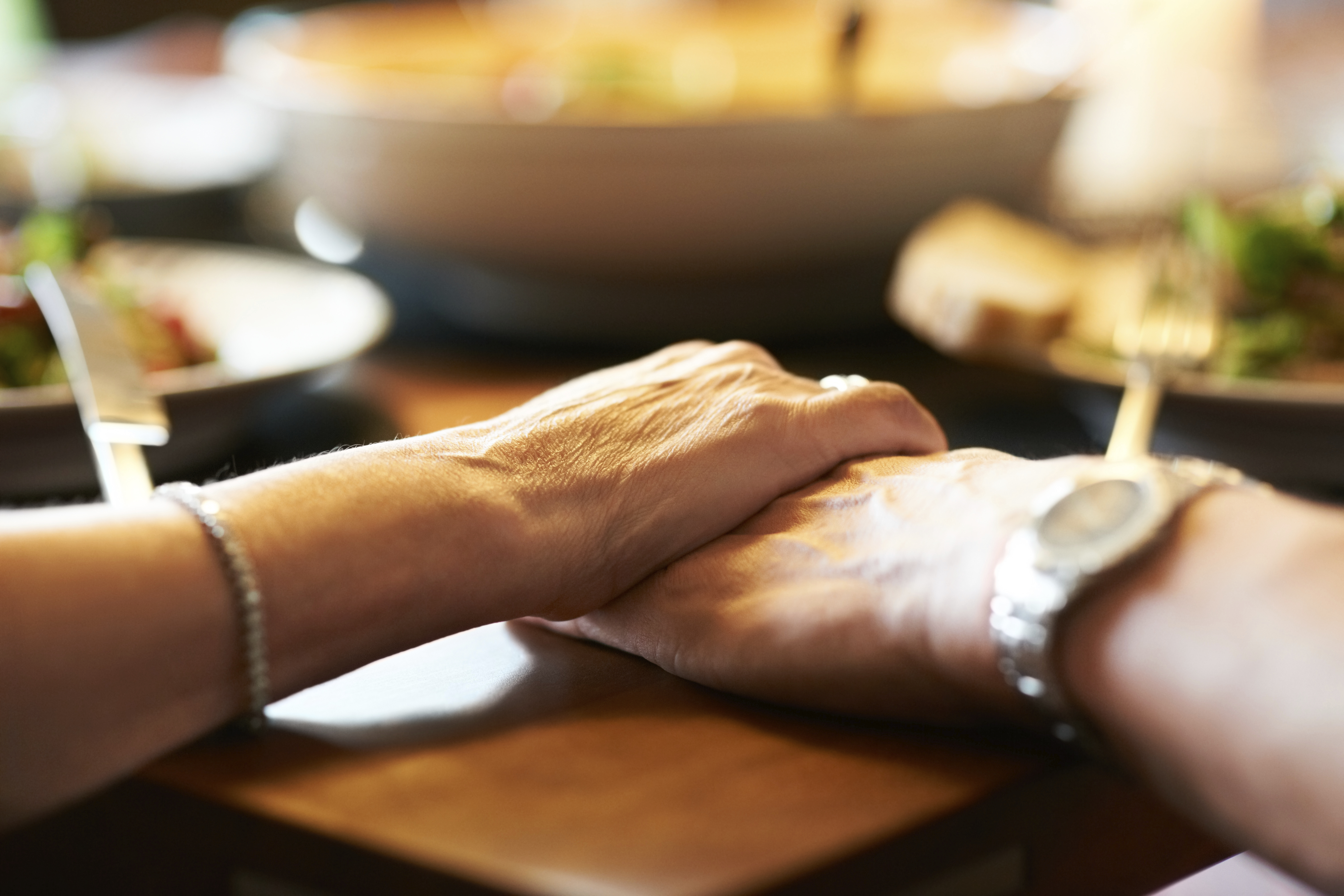 couple-holding-hands