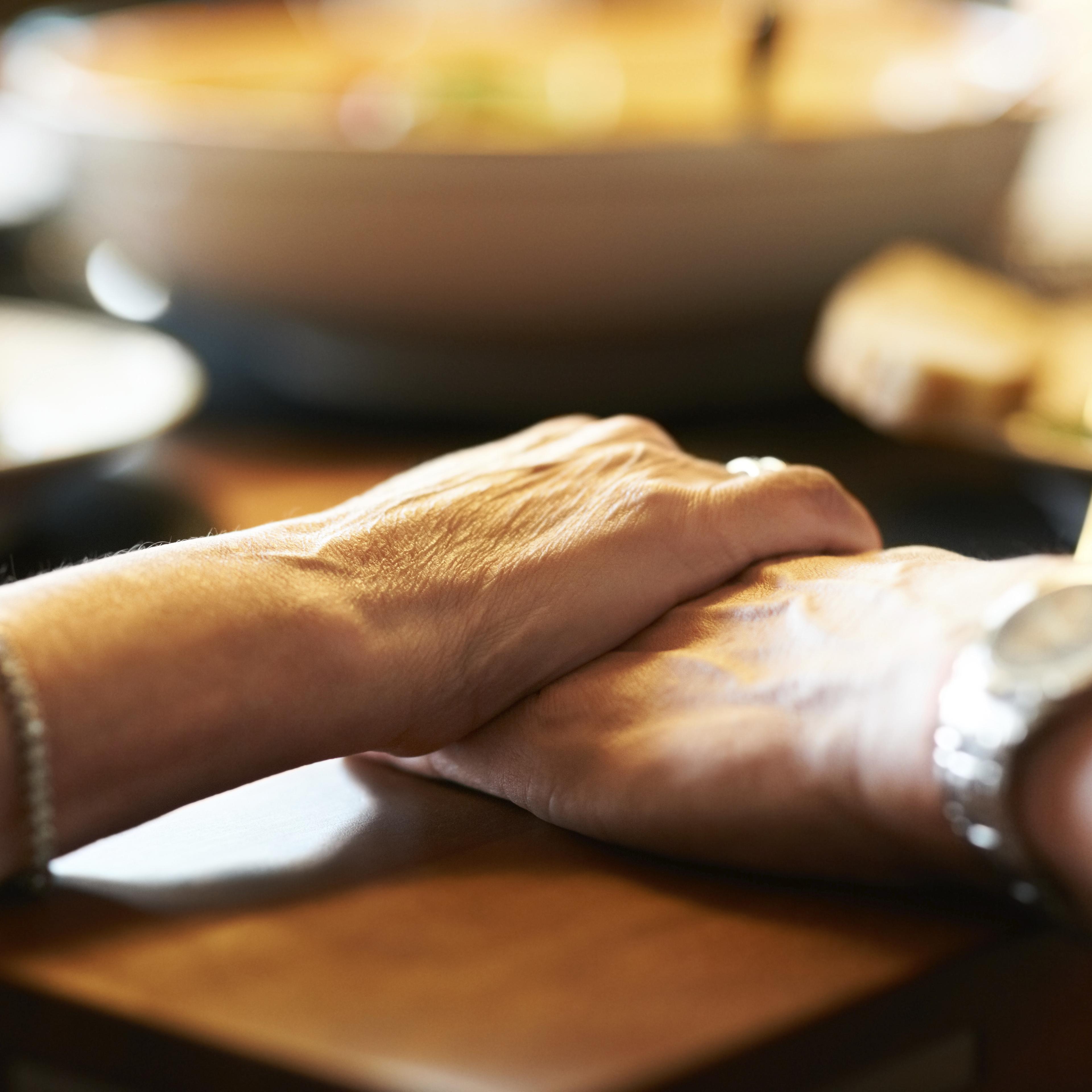 couple-holding-hands
