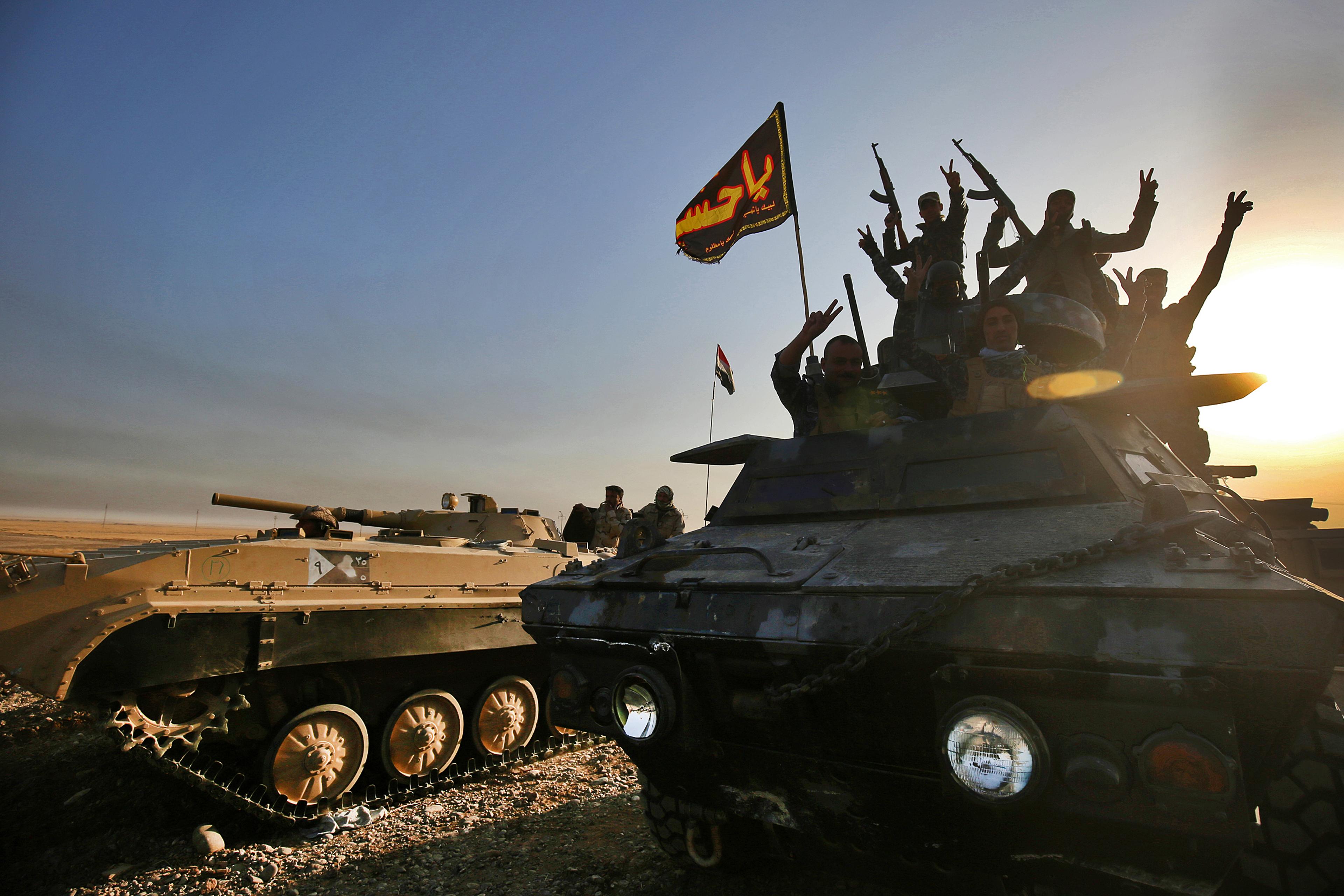 Iraqi forces deploy in the area of al-Shourah, some 45 kms south of Mosul, as they advance towards the city to retake it from the Islamic State (IS) group jihadists, on Oct. 17, 2016.