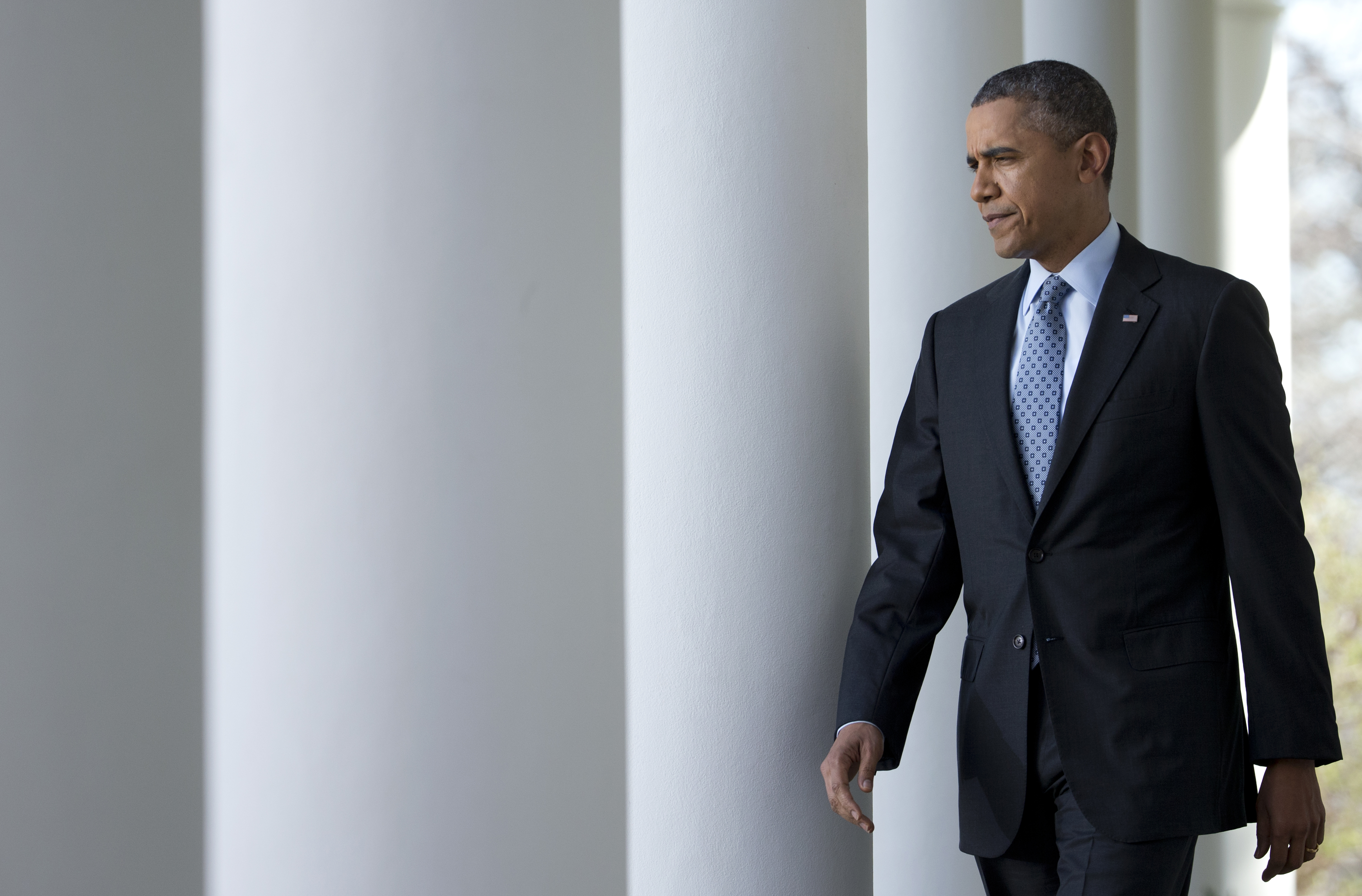 President Barack Obama walks from the Oval Office to the Rose Garden of the White House in Washington, April 1, 2014.