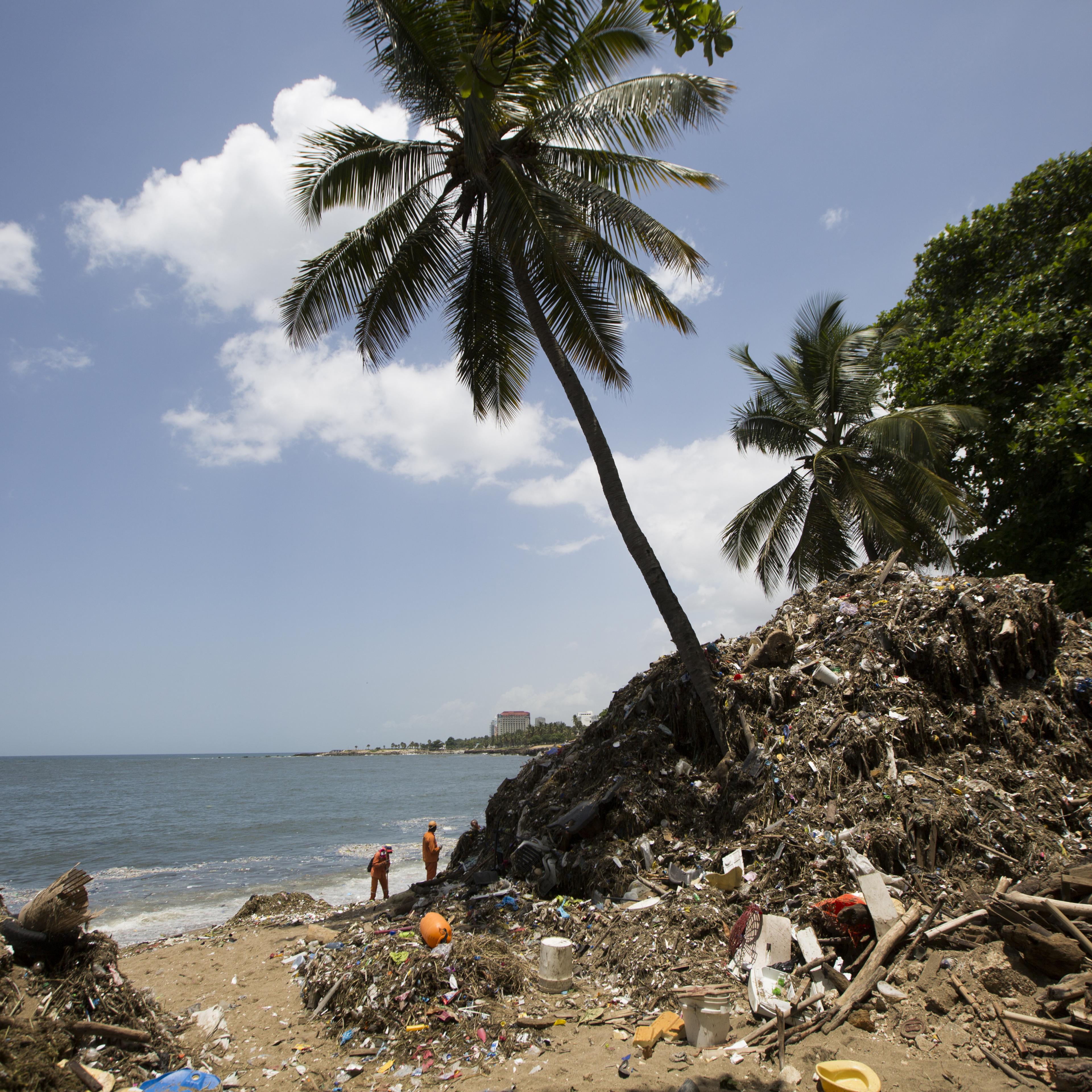 Rubbish cleaning on Santo Domingo's coast after Beryl storm