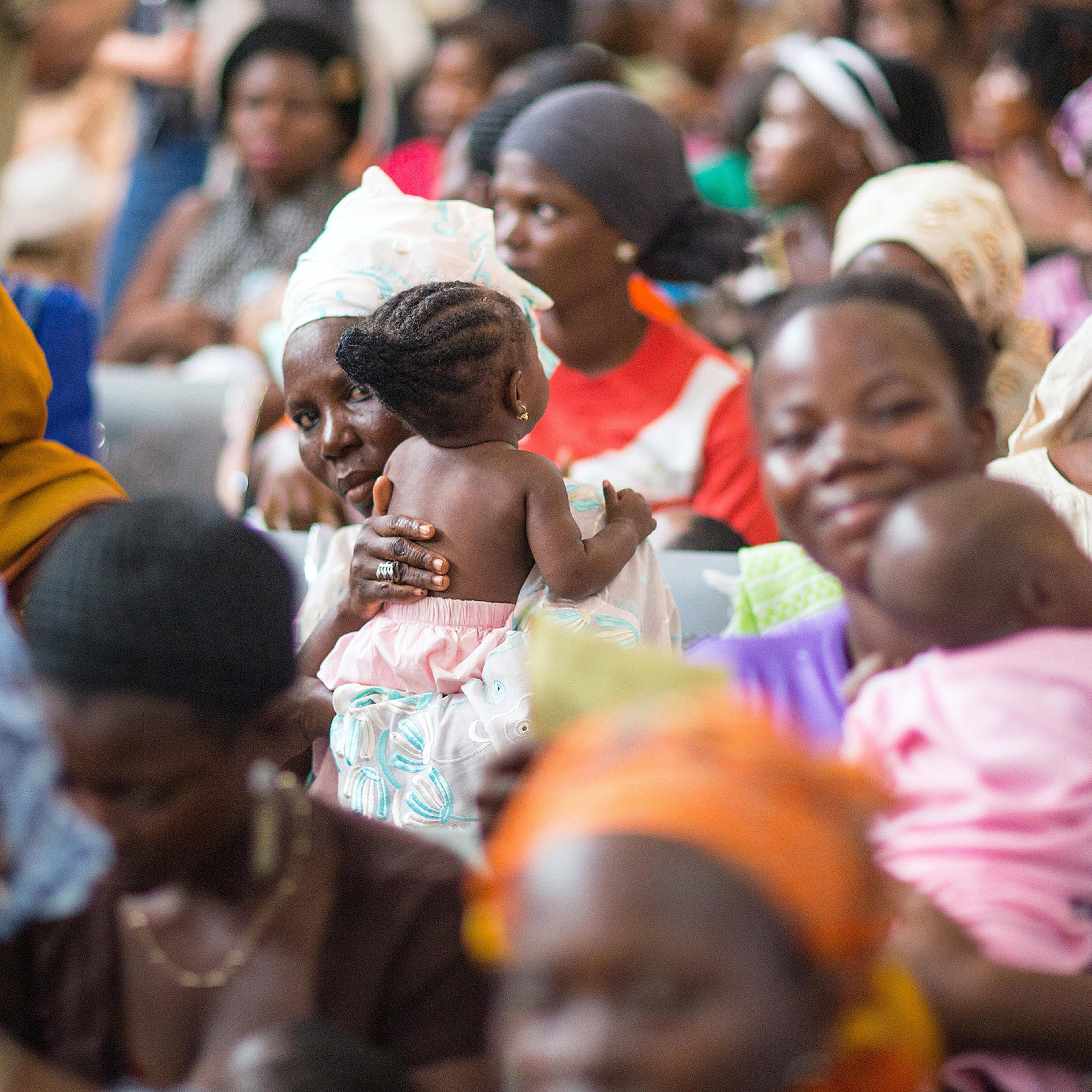 Mothers and their babies wait at a health center which provides vaccinations against polio in Abeokuta, Nigeria, 11 June 2014. German Minister of Economic Cooperation and Development, Gerd Mueller (CSU) traveled to the Nigeria for a three day visit. Phot