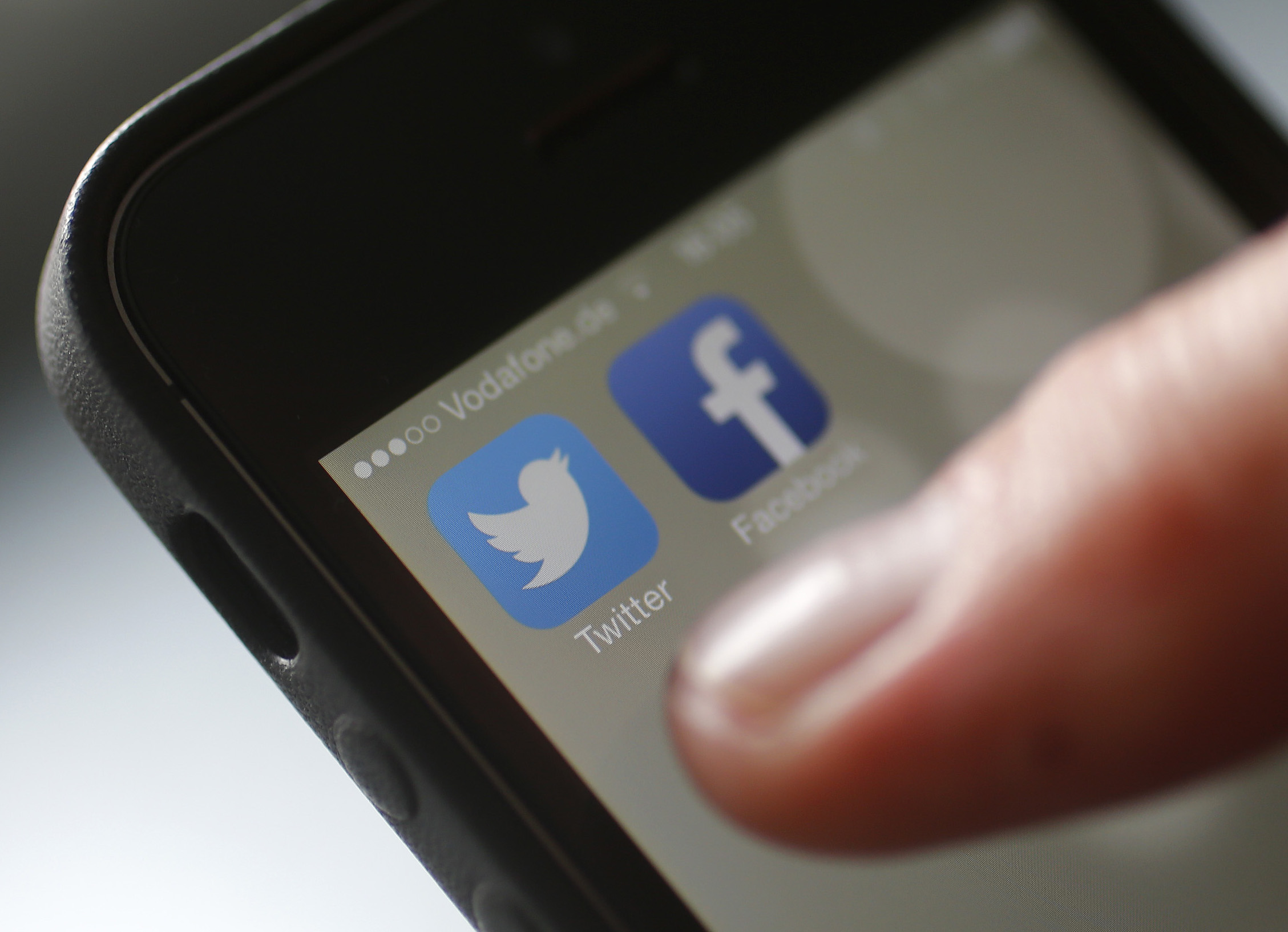 Autoplay Video Ads on Facebook Twitter