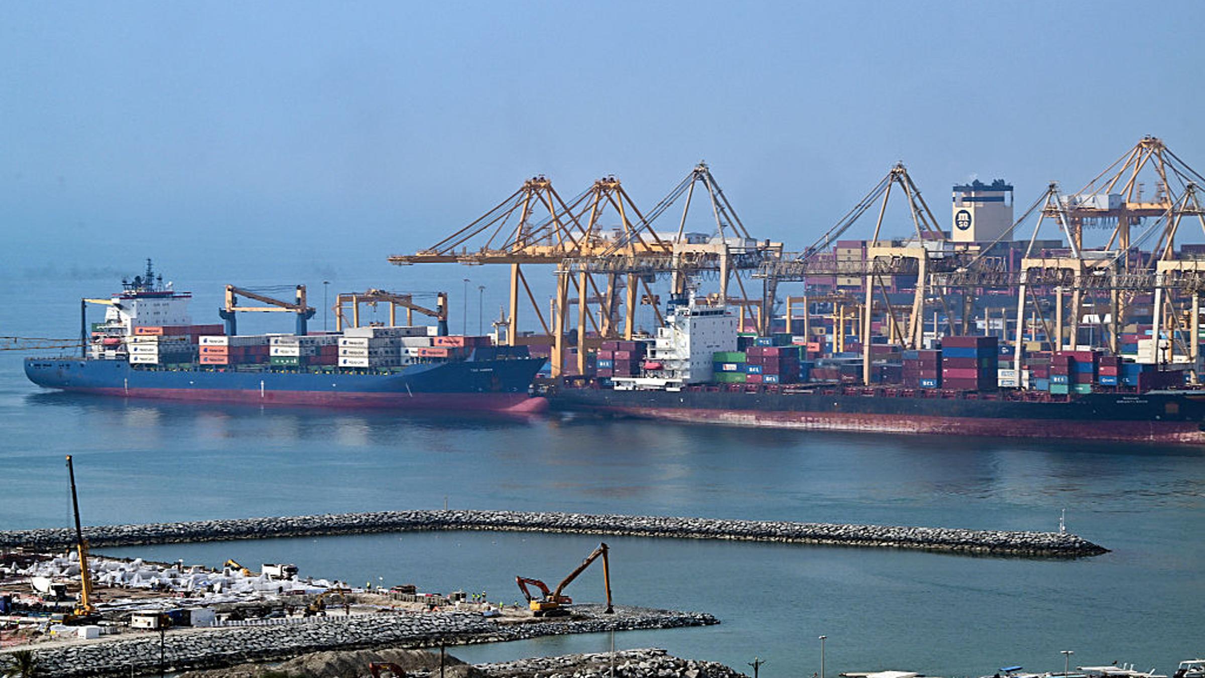 UAE Halts Trade with Iran Following Reported Missile Attacks UAE Halts Trade with Iran Following Reported Missile Attacks
