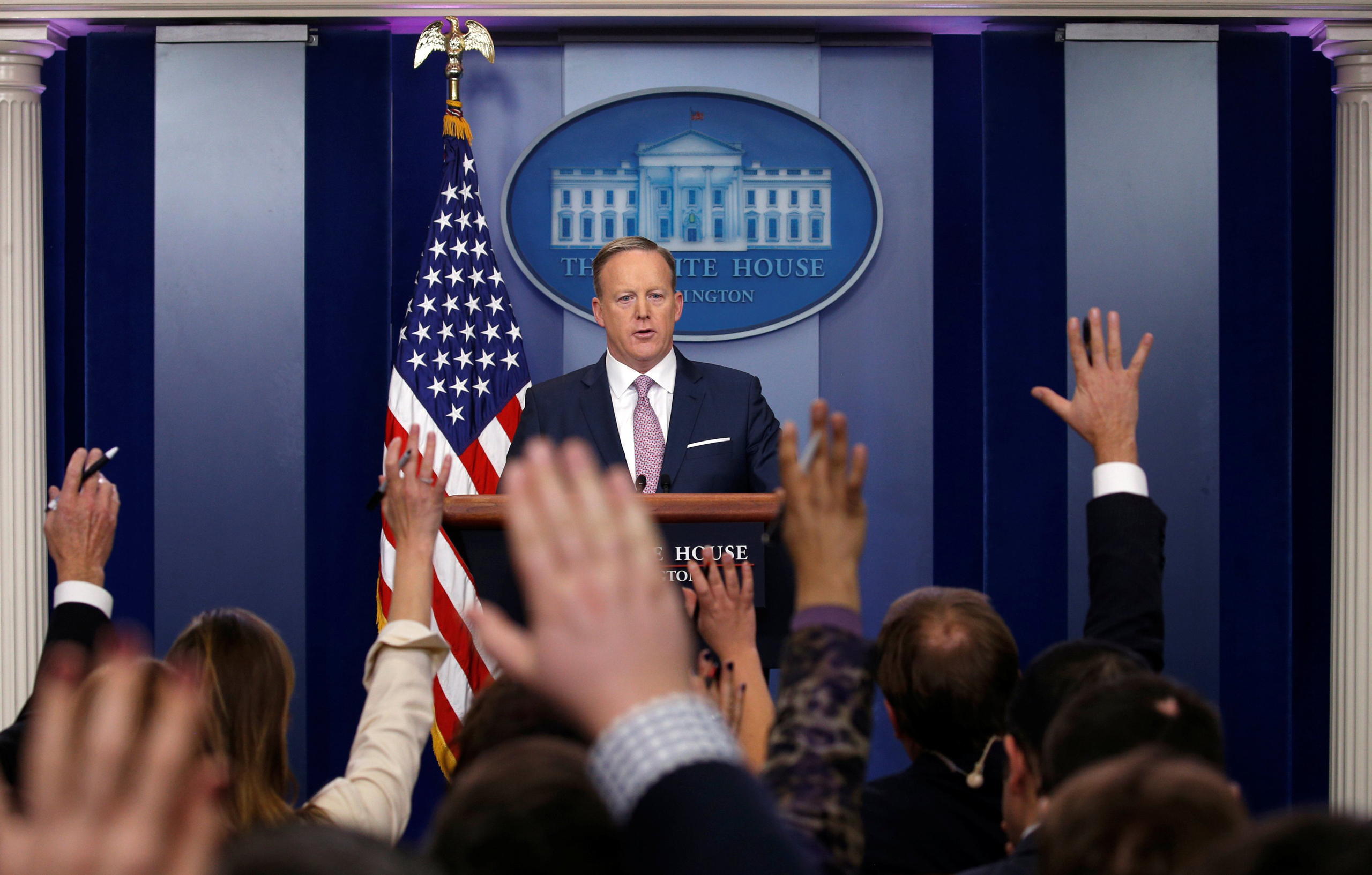 White House spokesman Sean Spicer holds a press briefing at the White House in Washington January 23, 2017. REUTERS/Kevin Lamarque TPX IMAGES OF THE DAY
