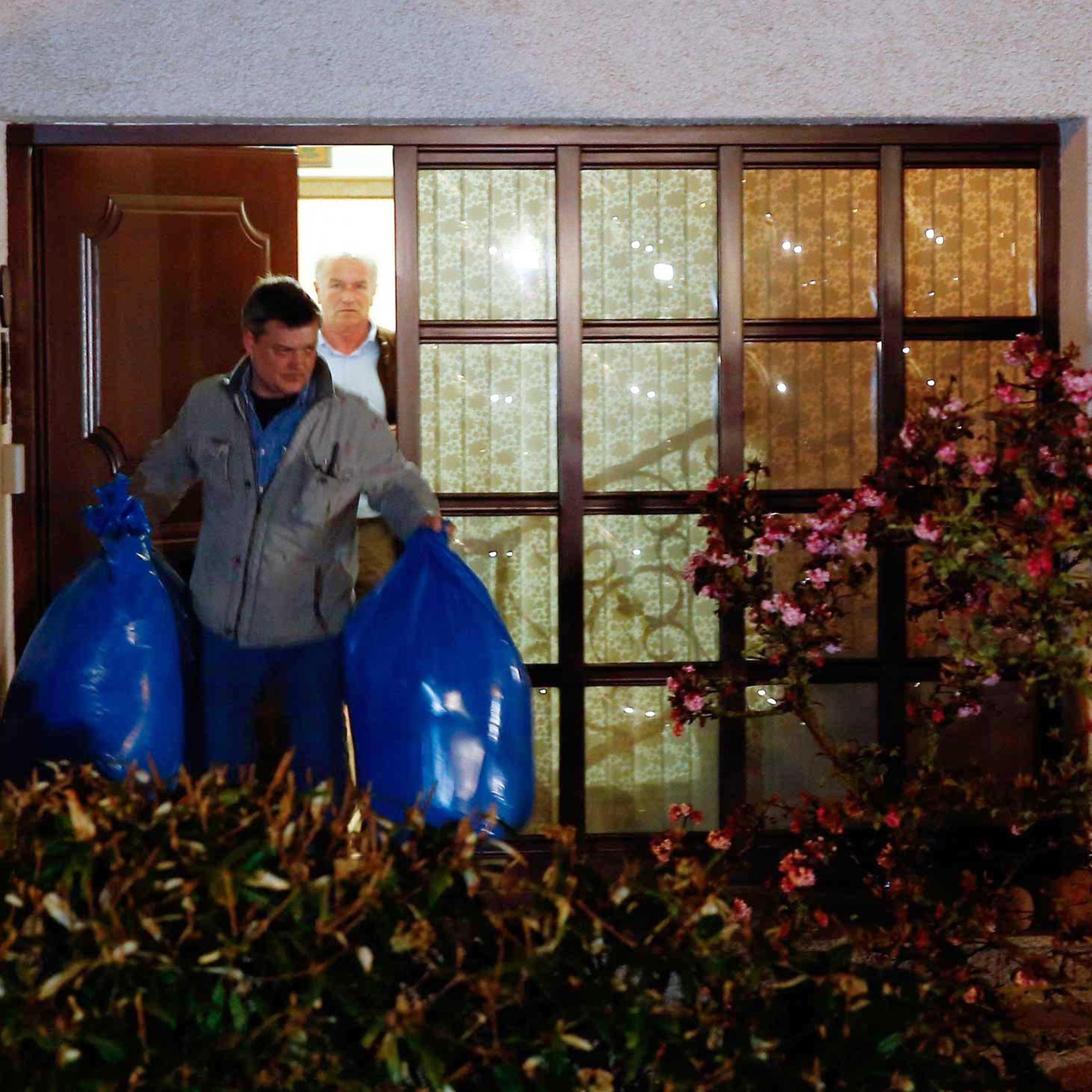 German police officers carry bags out of a house believed to belong to the parents of crashed Germanwings flight 4U 9524 co-pilot Andreas Lubitz in Montabaur on March 26, 2015.