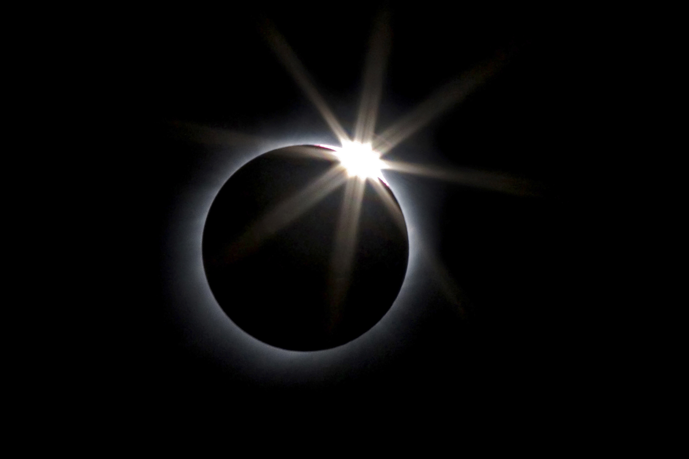170807-solar-eclipse-rich-people