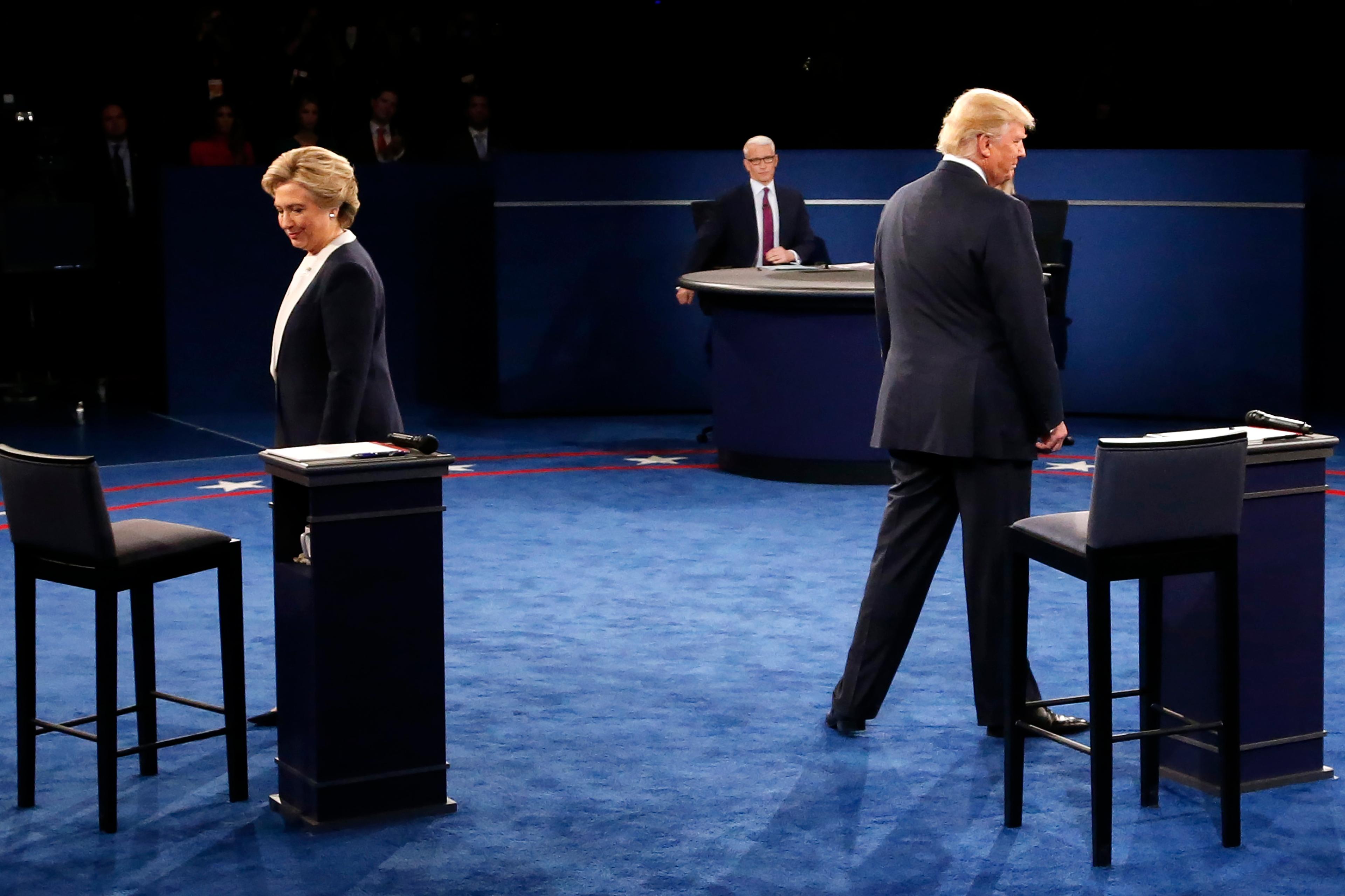 TOPSHOT-US-VOTE-DEBATE