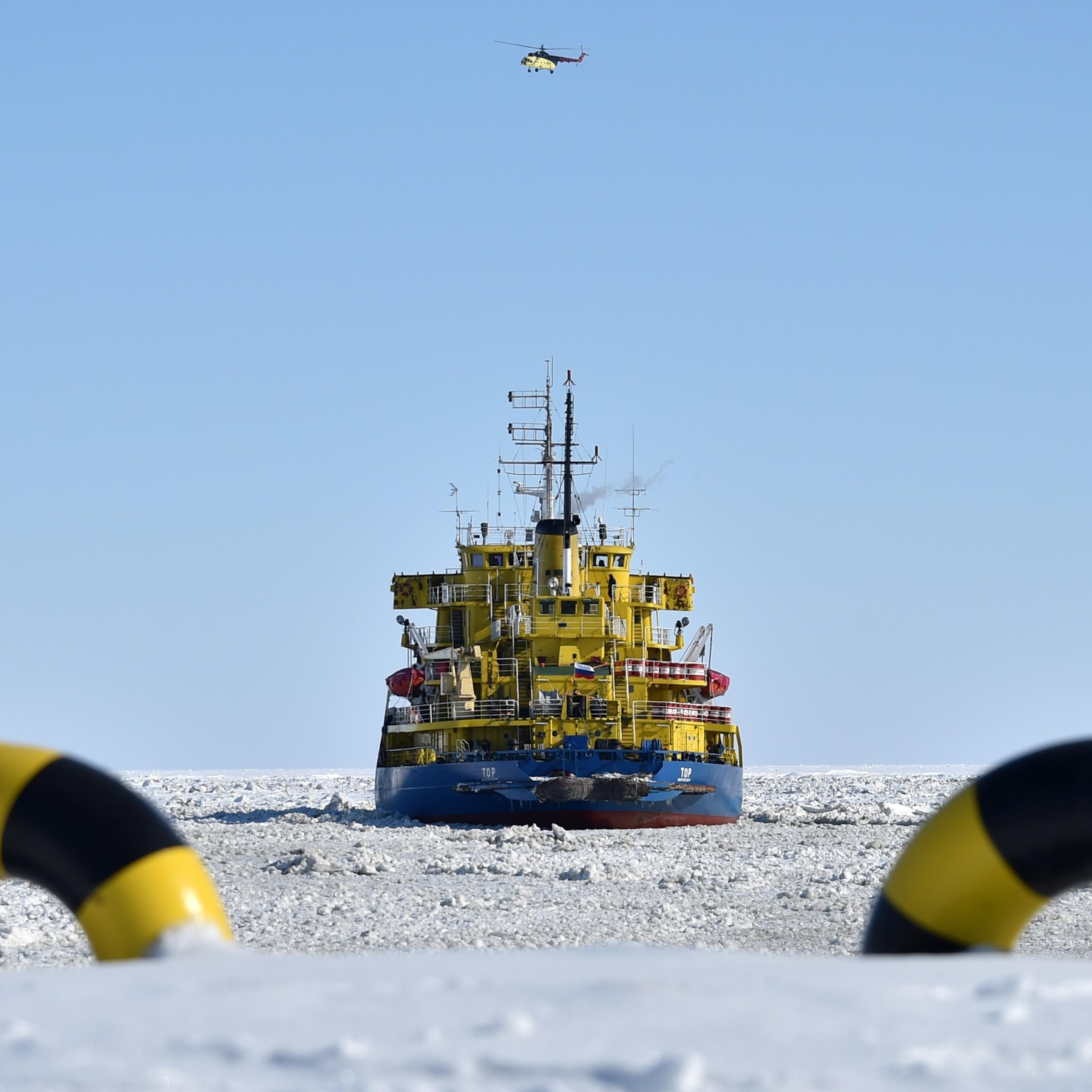 A picture taken on April 16, 2015 shows the icebreaker Tor at the port of Sabetta in the Kara Sea shore line on the Yamal Peninsula in the Arctic circle, some 2450 km of Moscow.