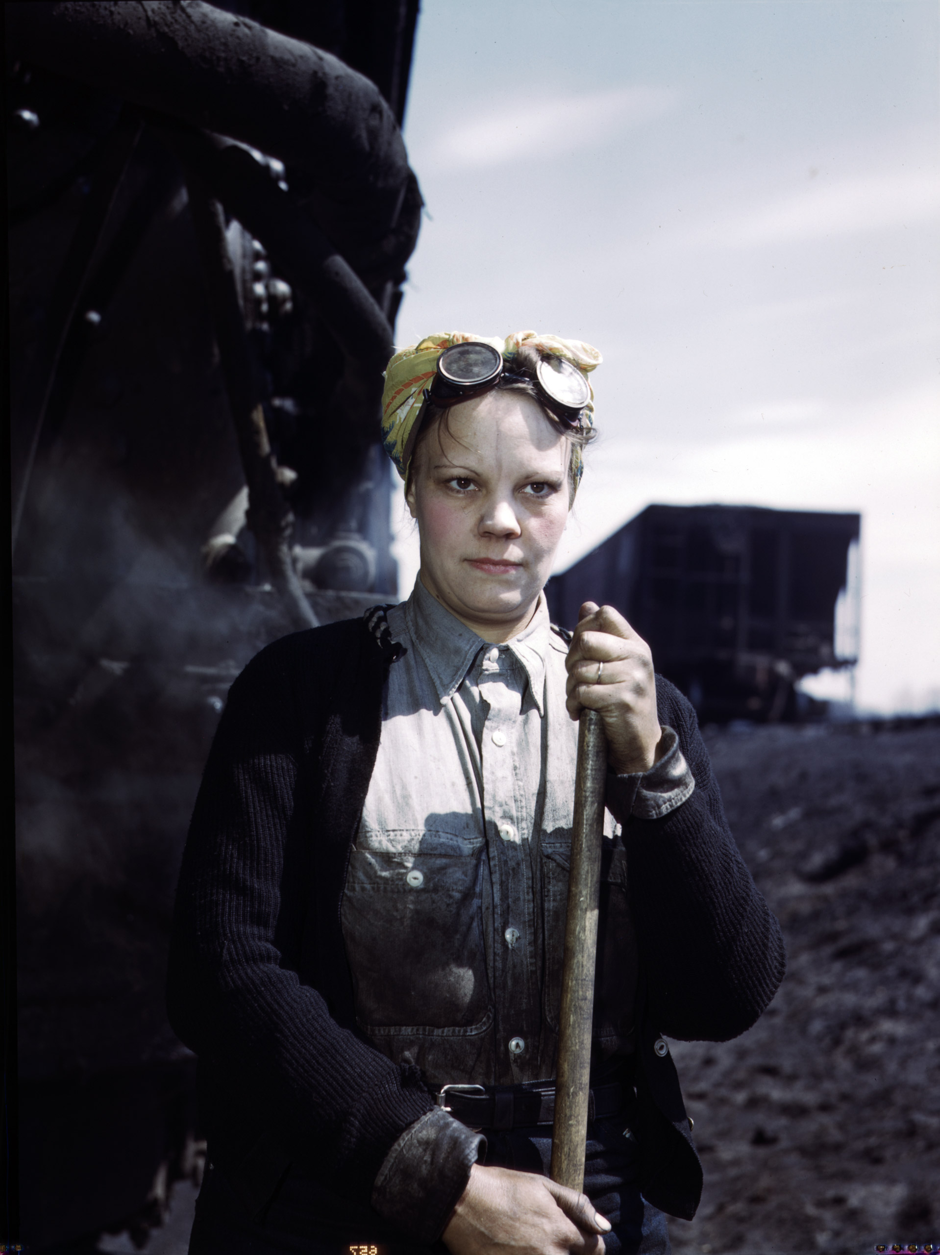 Rosie the Riveter History: See 15 WWII Photos of Women Working