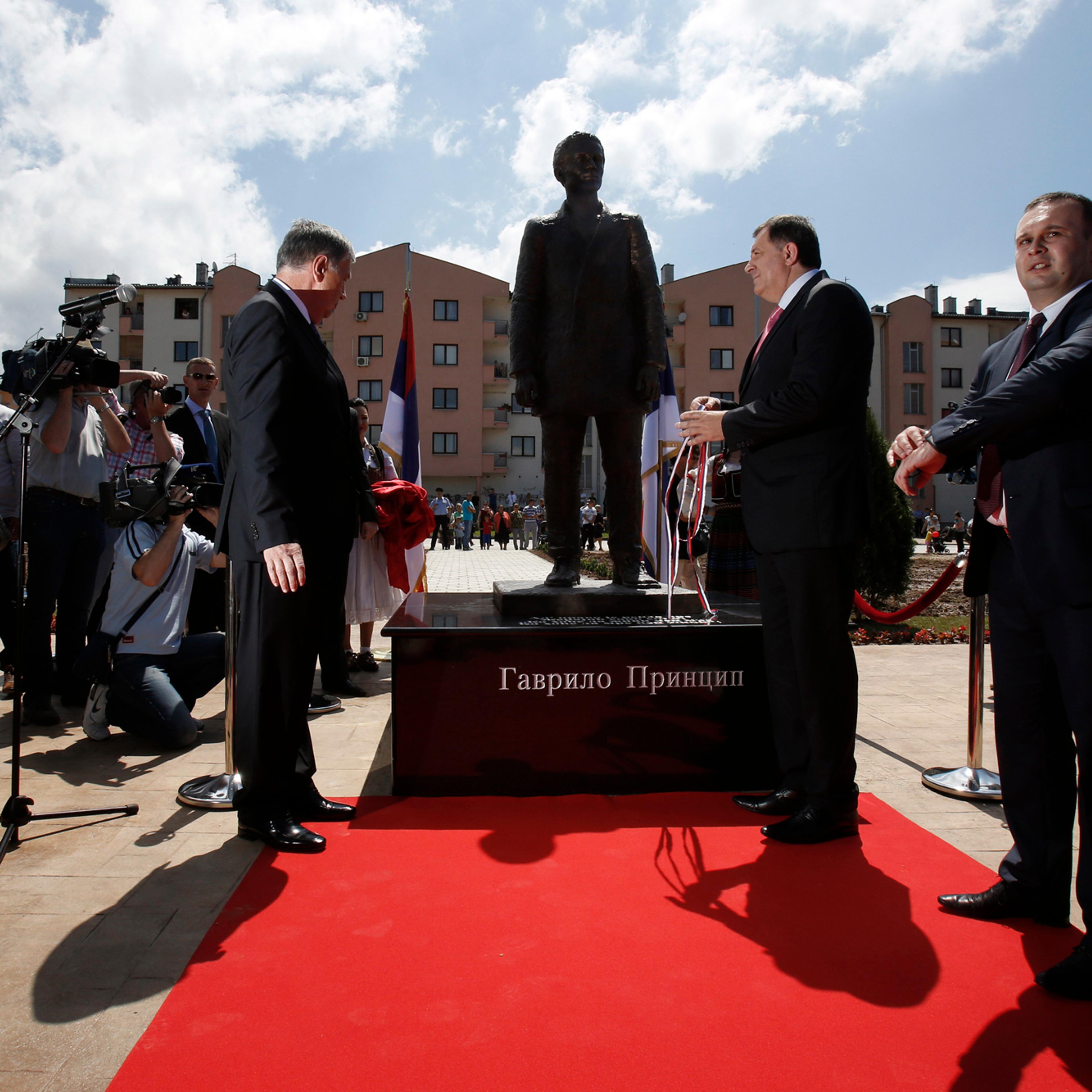 Member of Bosnian Tripartite Presidency Nebojsa Radmanovic, left, President of Republika Srpska Milorad Dodik , center, and local mayor Ljubisa Cosic, right, uncover a statue of Gavrilo Princip during ceremony of unveiling in Istocno Sarajevo, June 27, 2