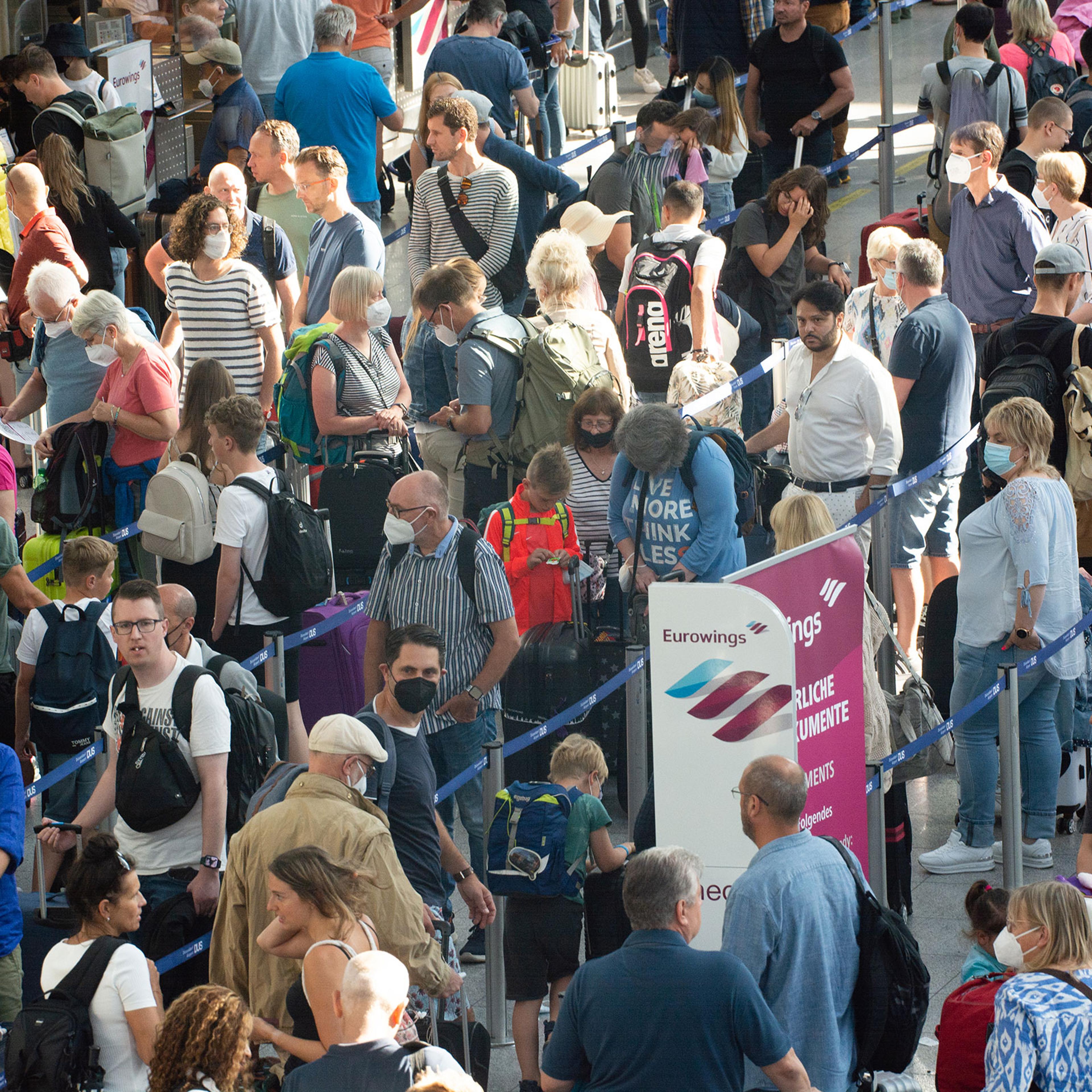 Holiday Traffic Chaos Continue At Düsseldorf Airport