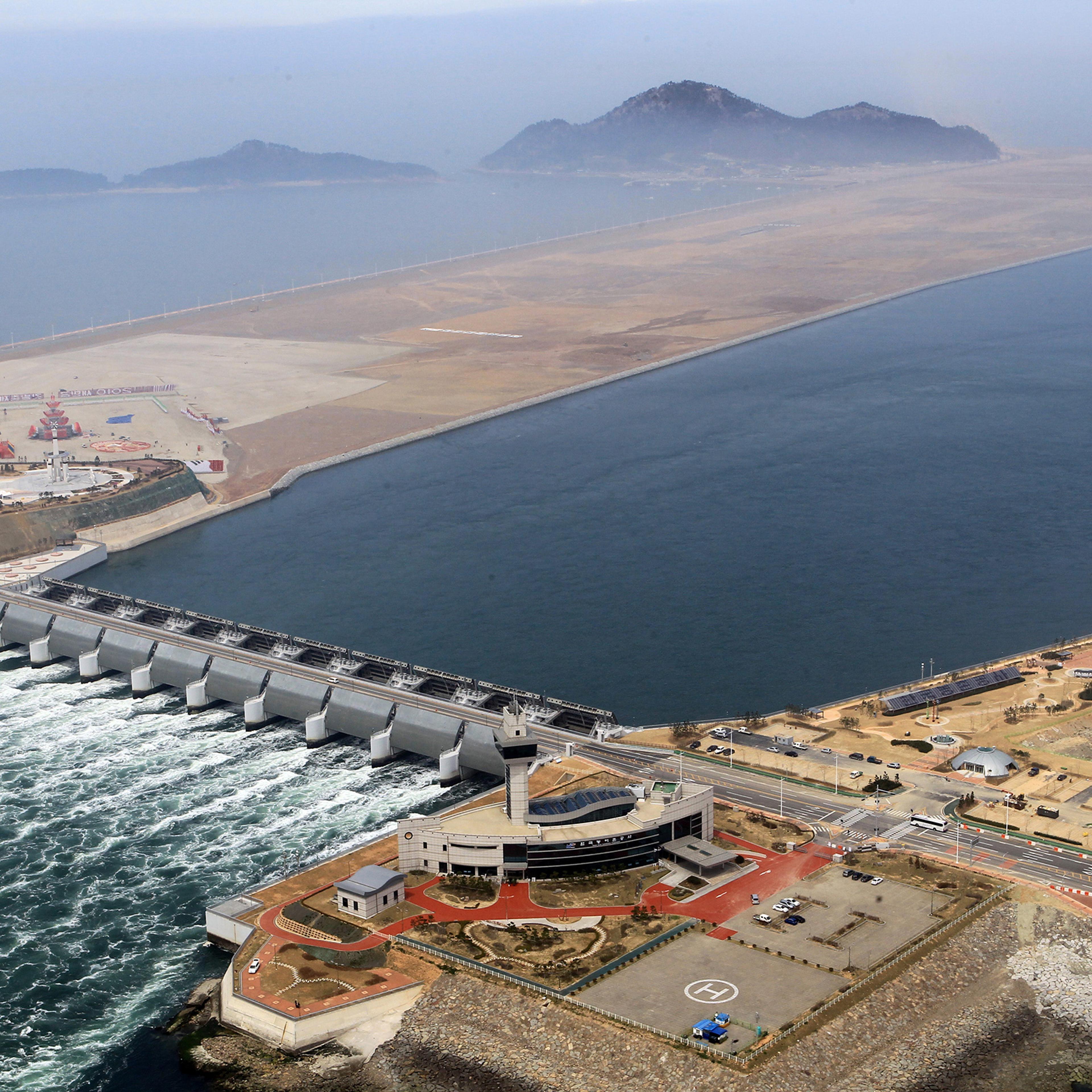 This bird eye view taken in April 2010 shows a flood gate of the 33.9 kilometer Saemangeum seawall in Gunsan, South Korea, some 200 kilometers south of Seoul