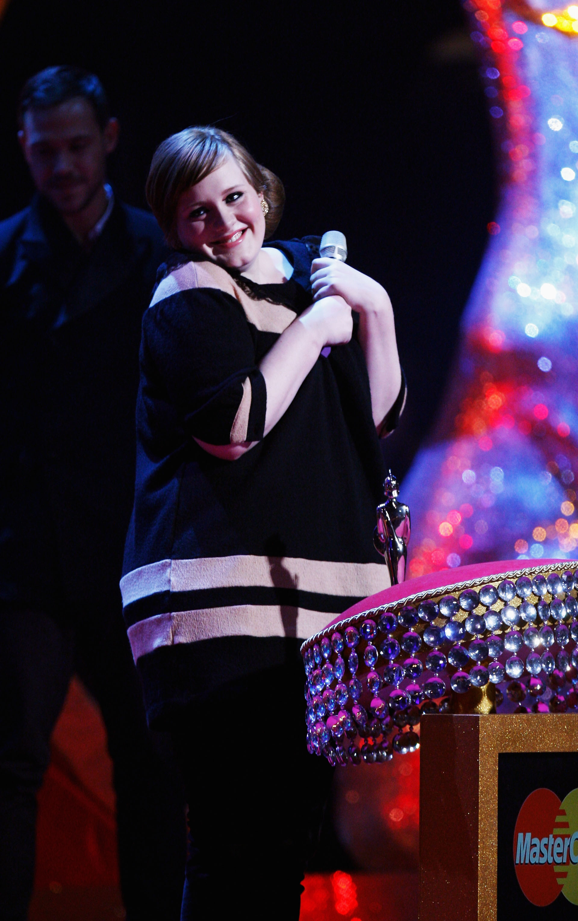 Adele Pays Tribute to Paris Attacks at New York City Concert