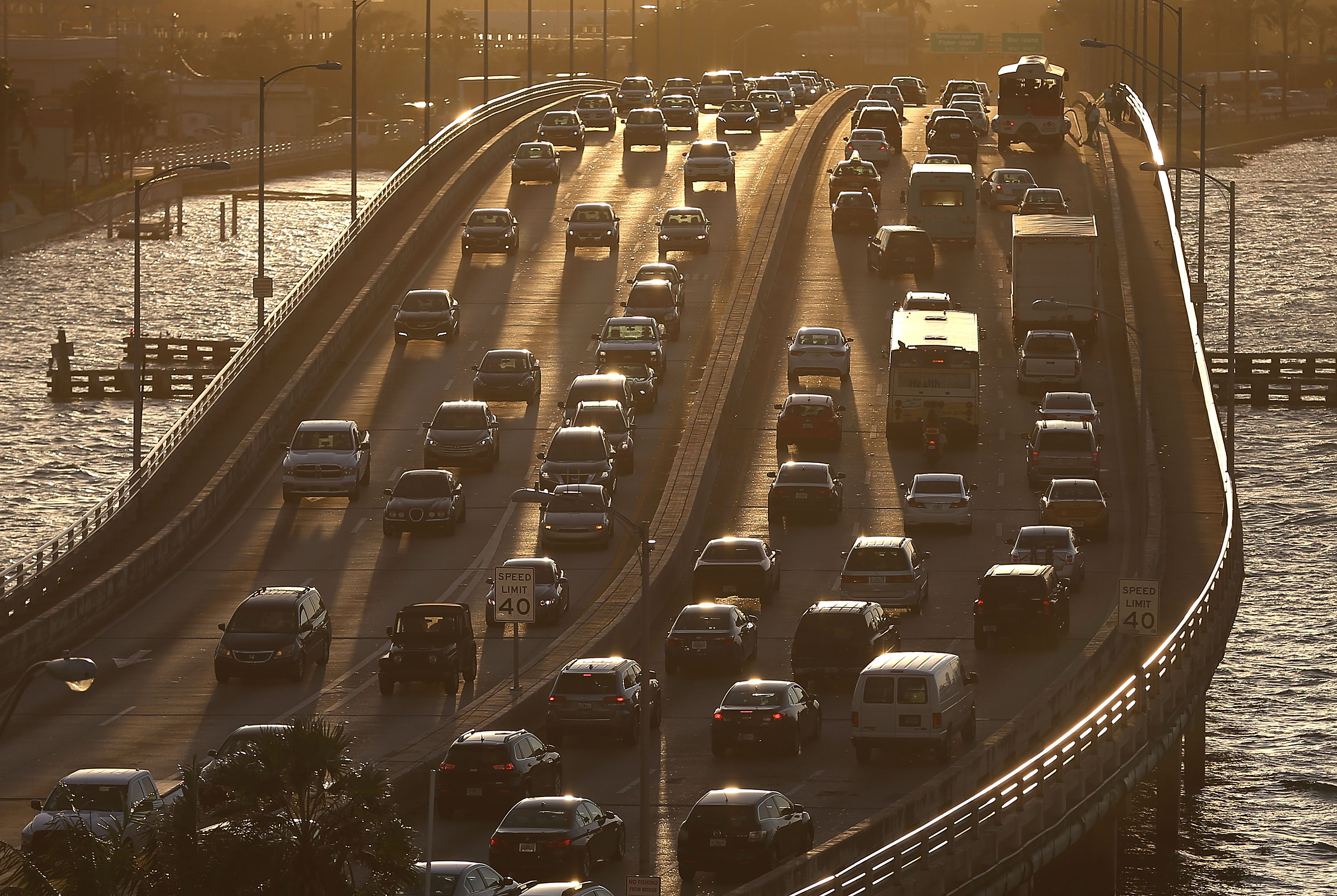 Busy Travel Week Expected For Thanksgiving Holiday, As Low Gas Prices Encourage Driving
