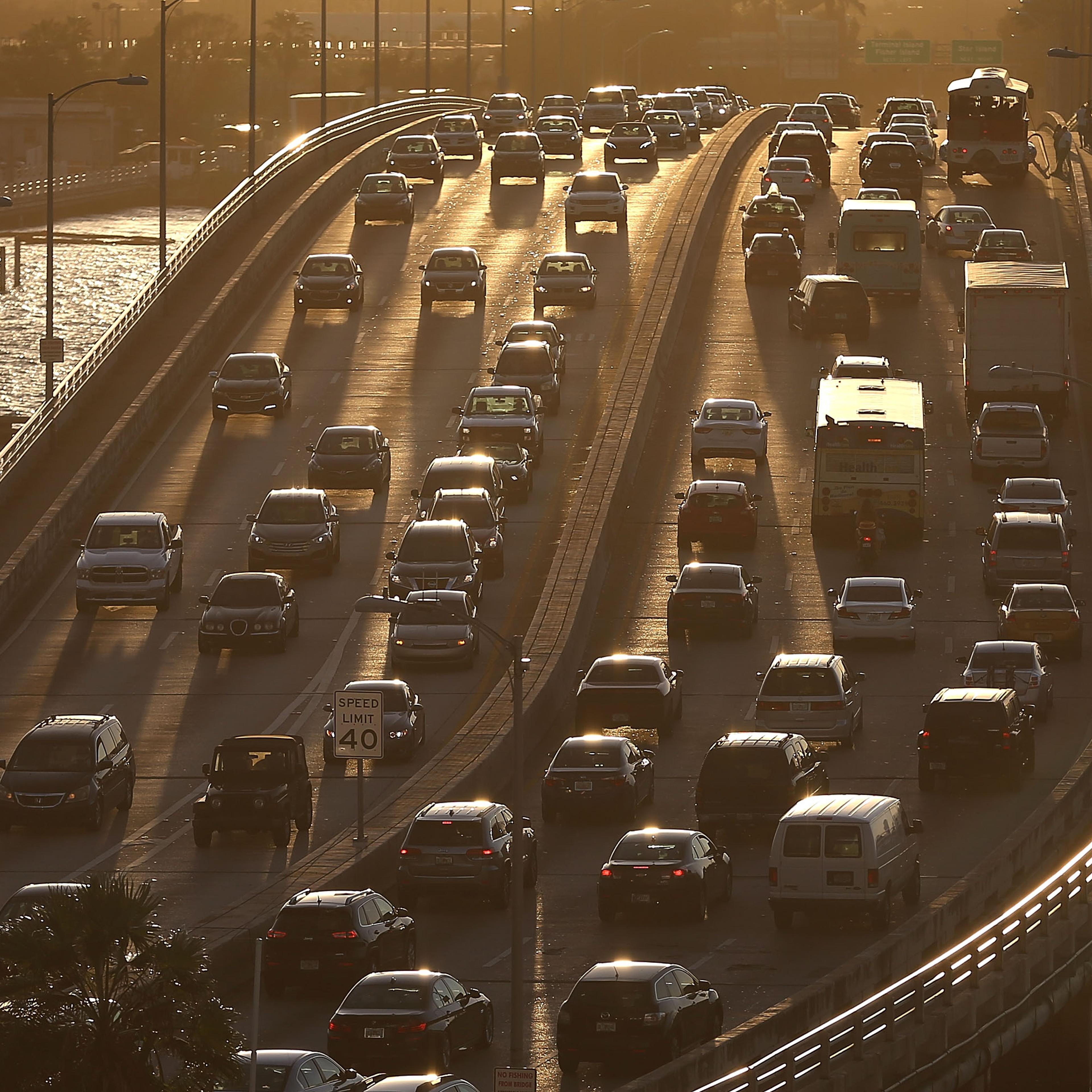 Busy Travel Week Expected For Thanksgiving Holiday, As Low Gas Prices Encourage Driving