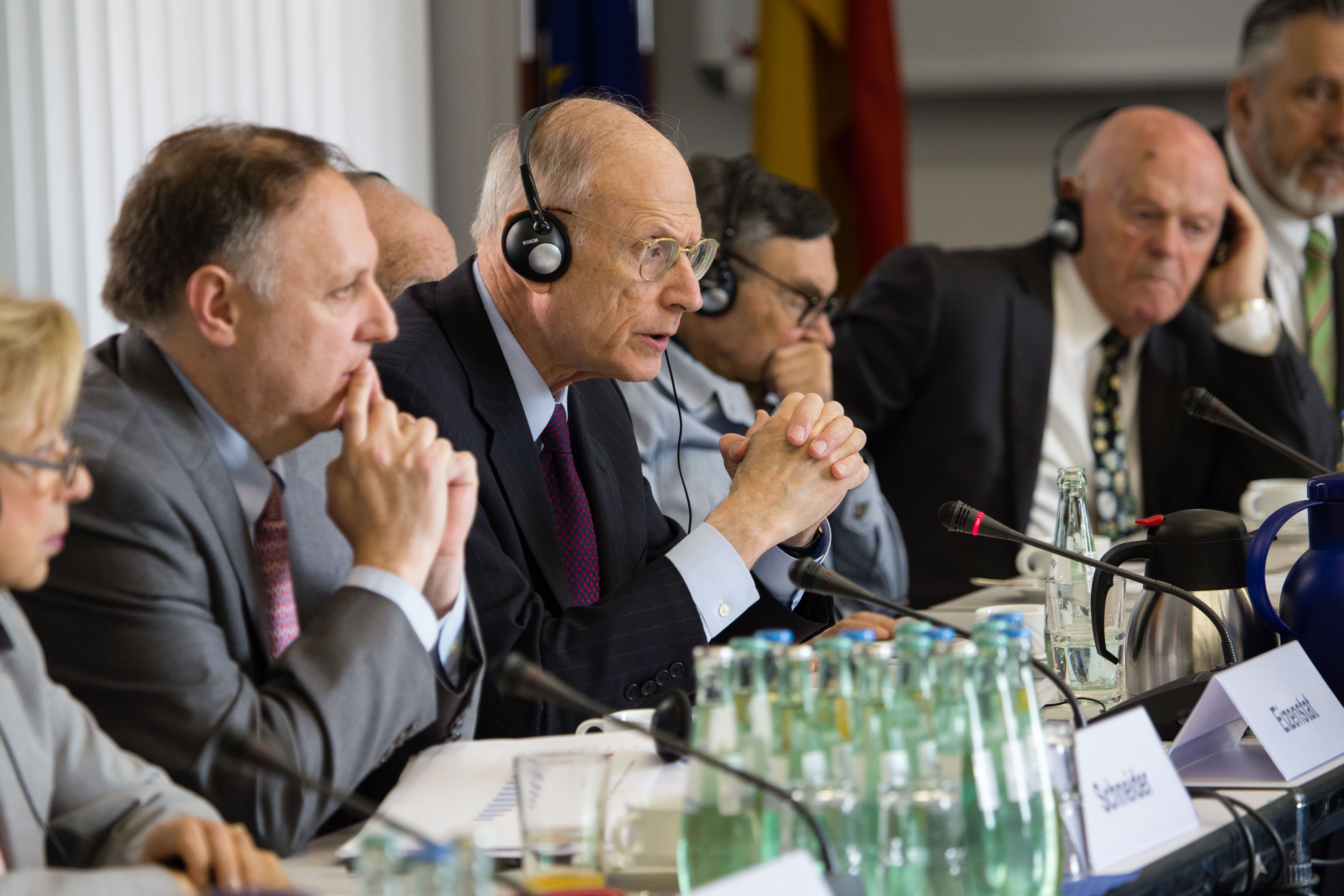 Negotiations proceed in 2017 with (L-R) Ambassador Collete Avital; Greg Schneider, Claims Conference EVP;
Ambassador Stuart Eizenstat; Auschwitz survivor Marian Turski; and Buchenwald survivor Ben Helfgott