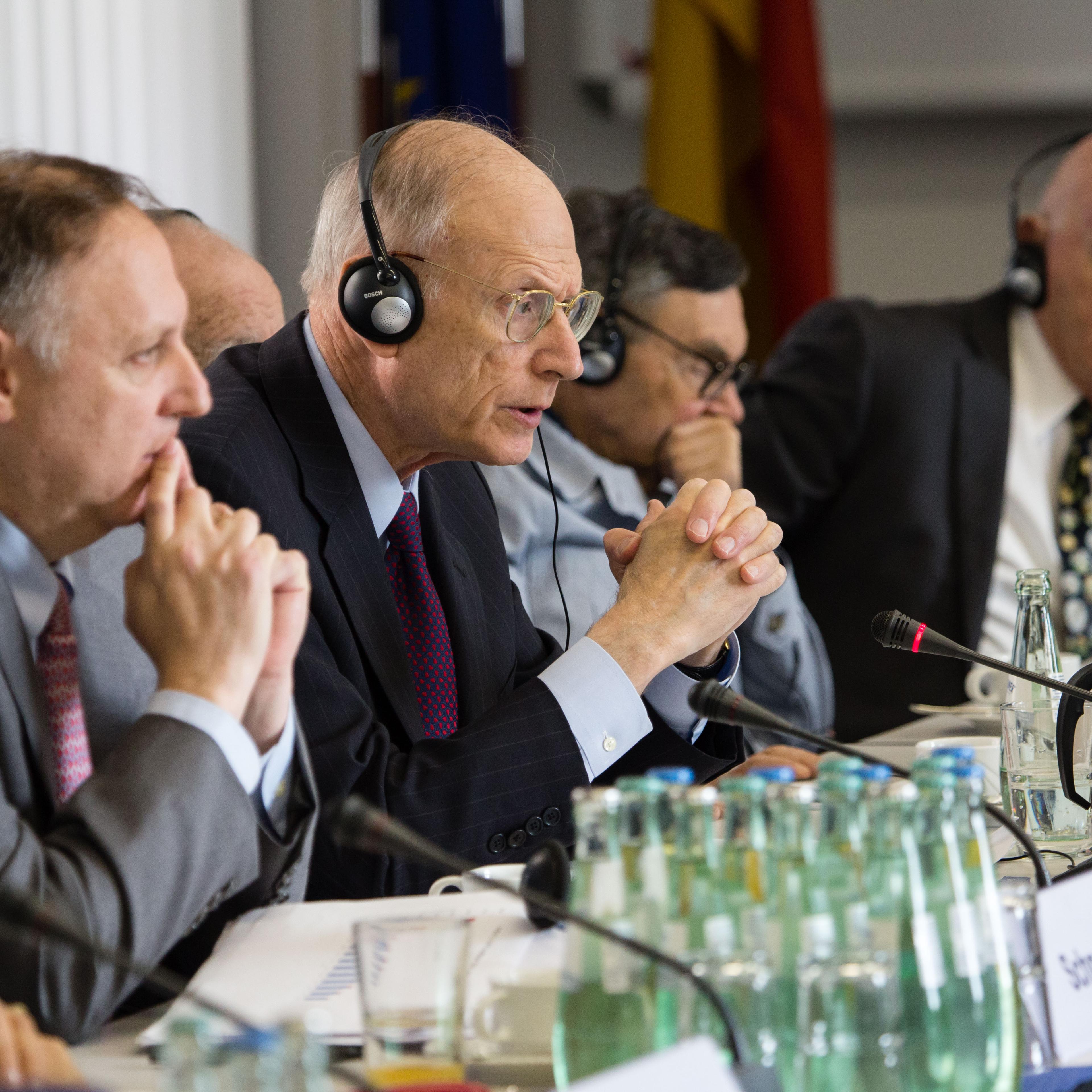 Negotiations proceed in 2017 with (L-R) Ambassador Collete Avital; Greg Schneider, Claims Conference EVP;
Ambassador Stuart Eizenstat; Auschwitz survivor Marian Turski; and Buchenwald survivor Ben Helfgott