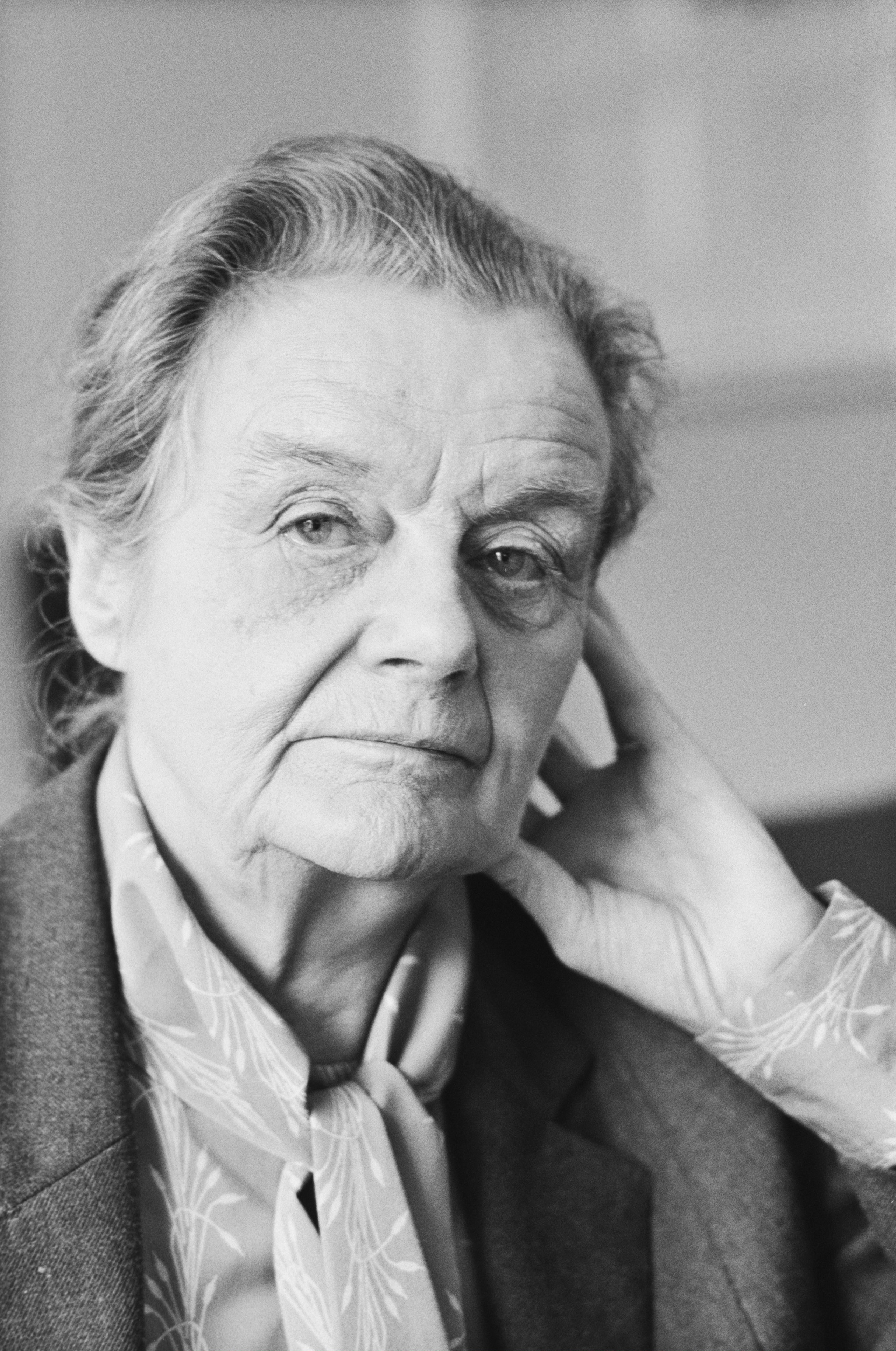Clare Hollingworth, Journalist Who Broke the News of World War II, Dies at 105