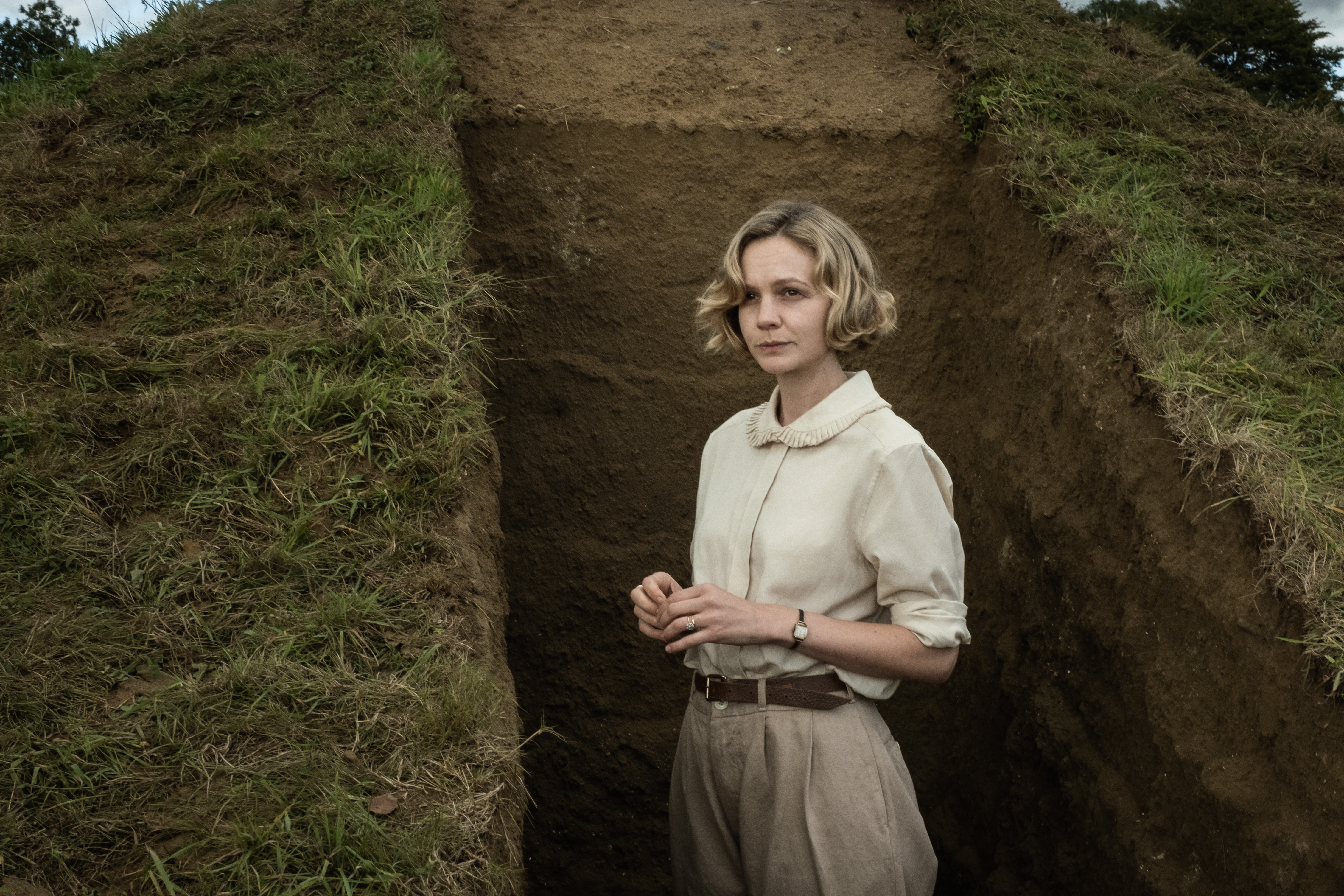 THE DIG. CAREY MULLIGAN as EDITH PRETTY, in THE DIG: Cr. LARRY HORRICKS/NETFLIX © 2021