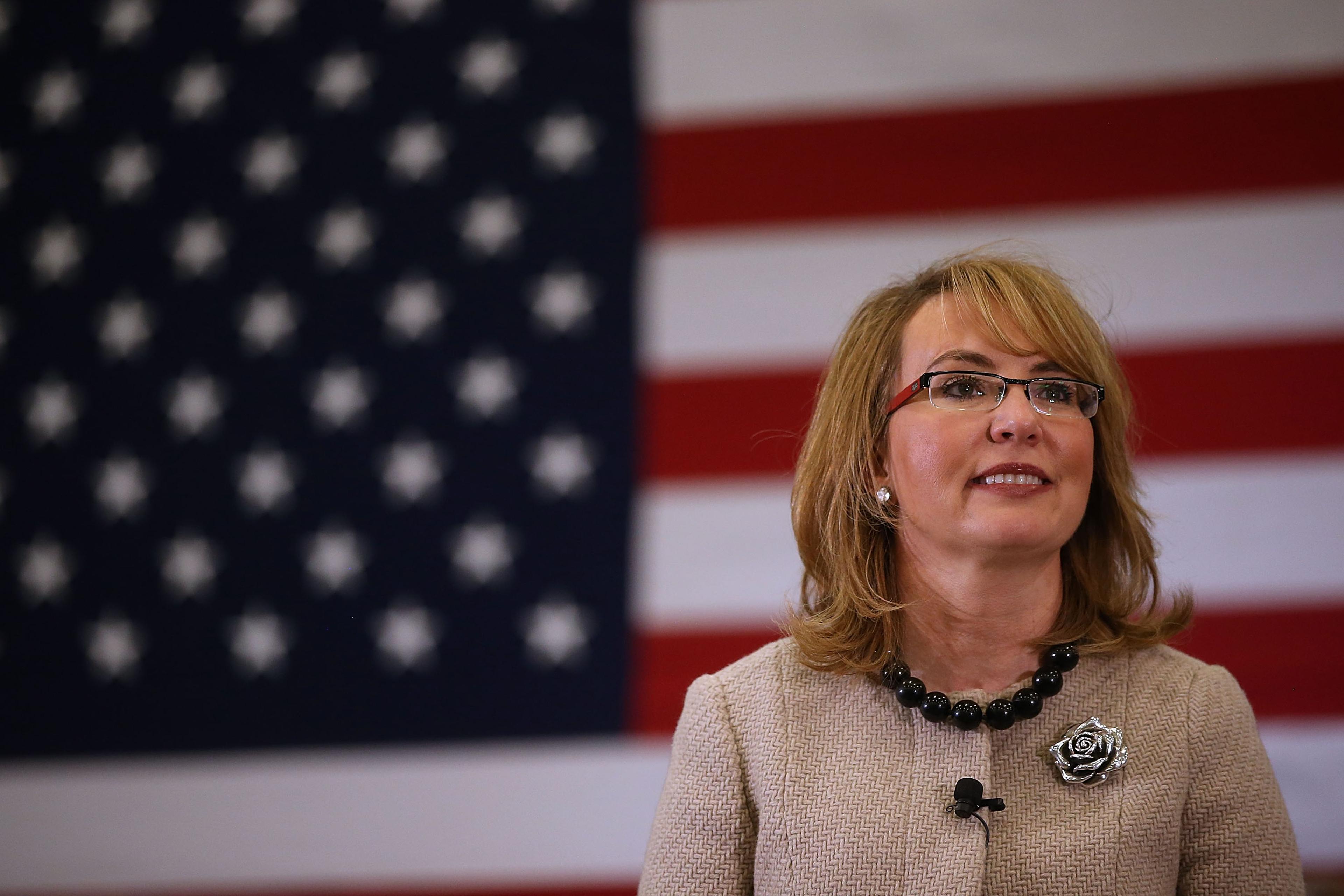 Hillary Clinton Begins Final Campaign Push In New Hampshire