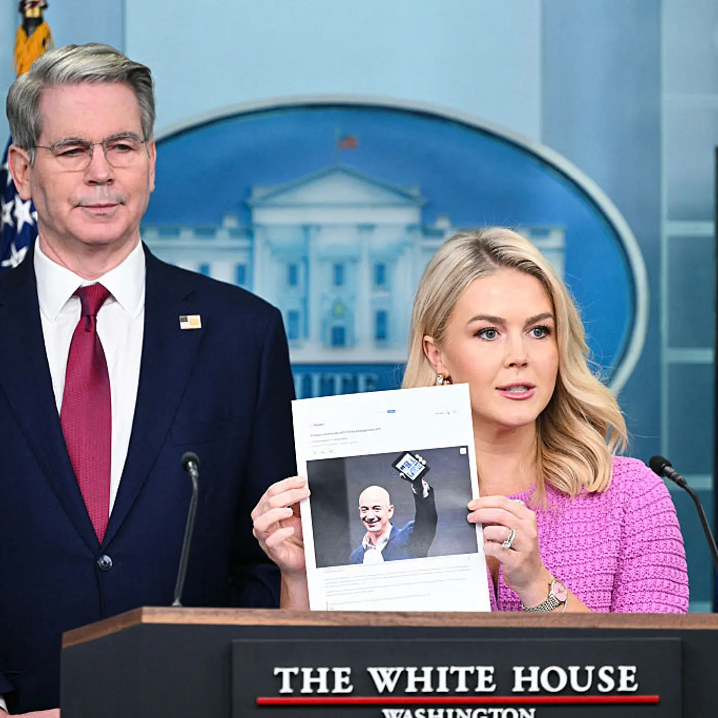 TOPSHOT-US-POLITICS-LEAVITT-BRIEFING