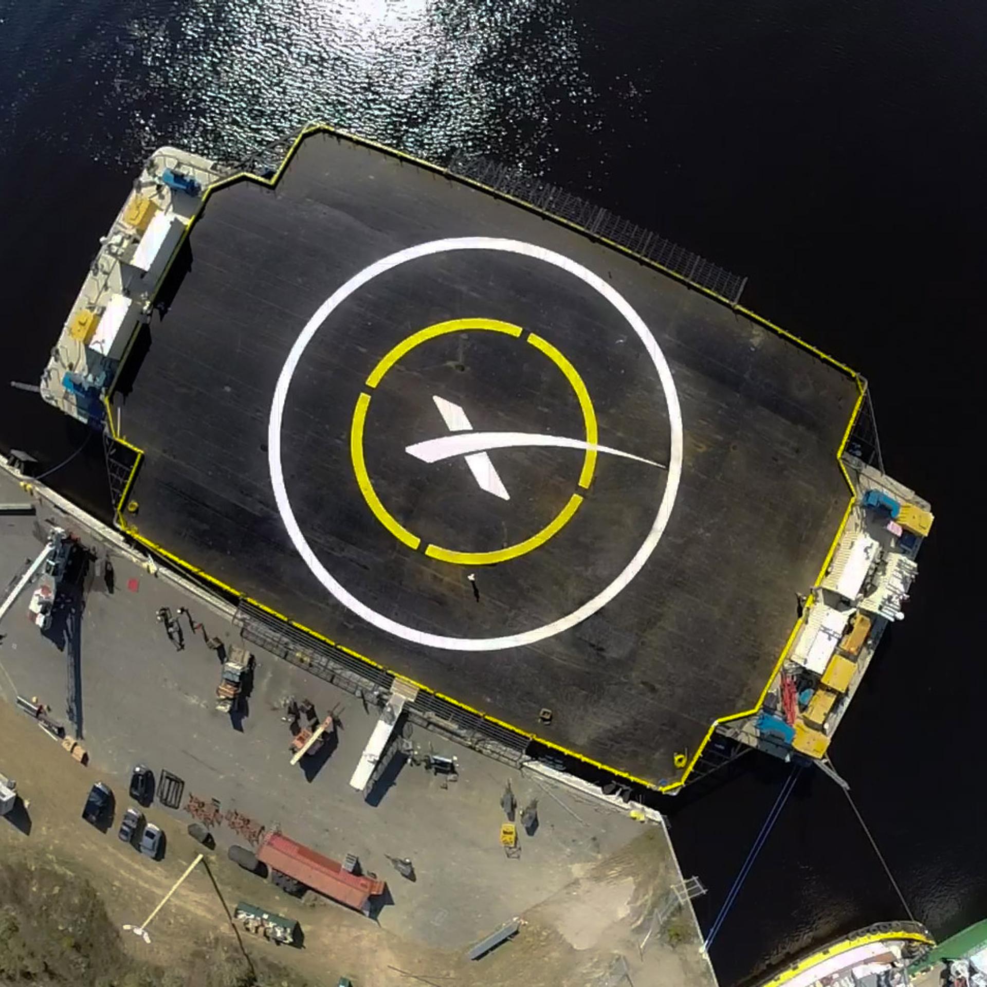 Right this way: The floating target for the Falcom 9 first stage