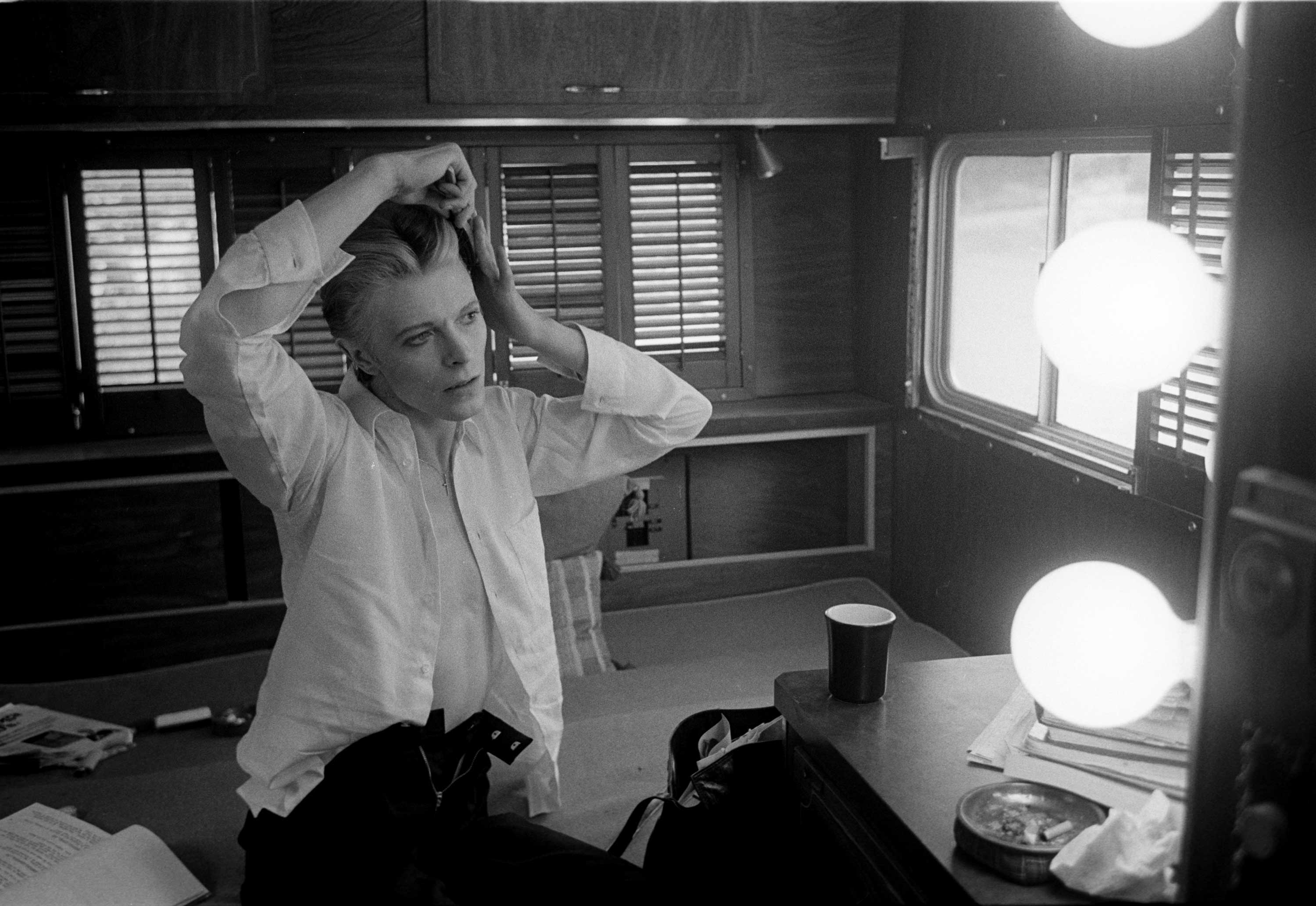 david-bowie-steve-schapiro-powerhouse-book-new-mexico-man-who-fell-to-earth-1975