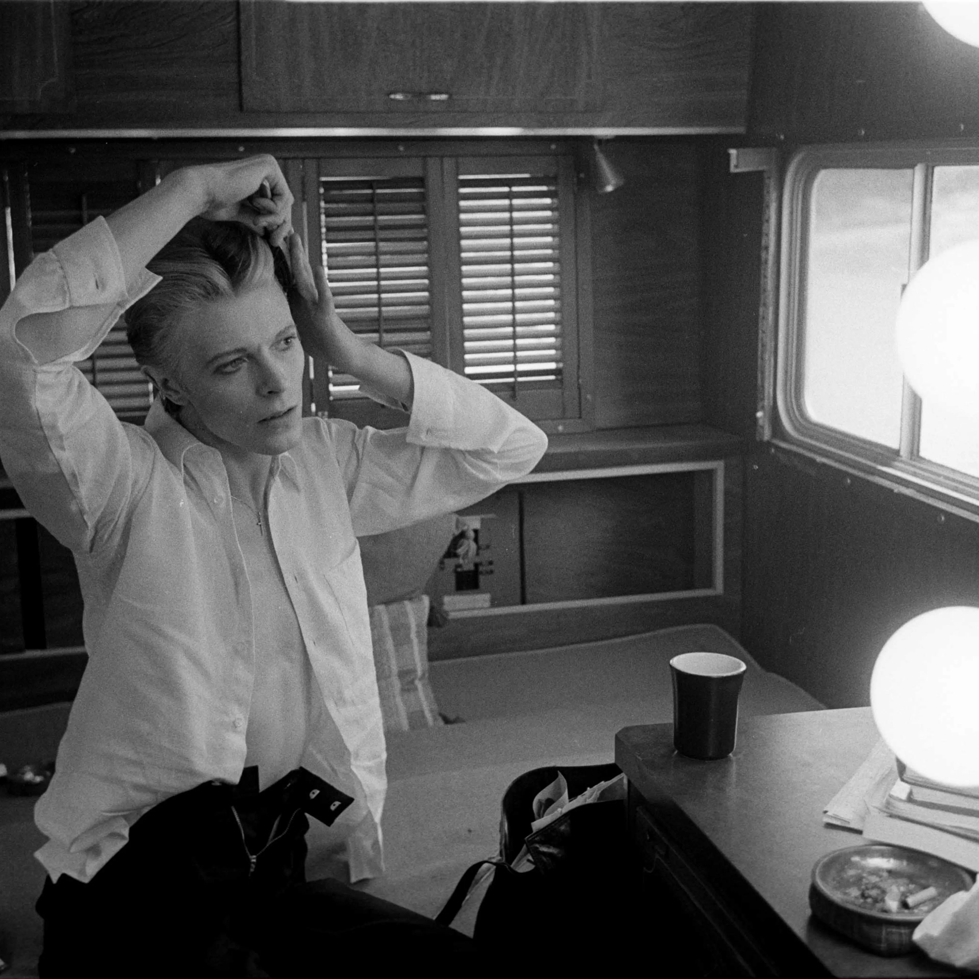 david-bowie-steve-schapiro-powerhouse-book-new-mexico-man-who-fell-to-earth-1975