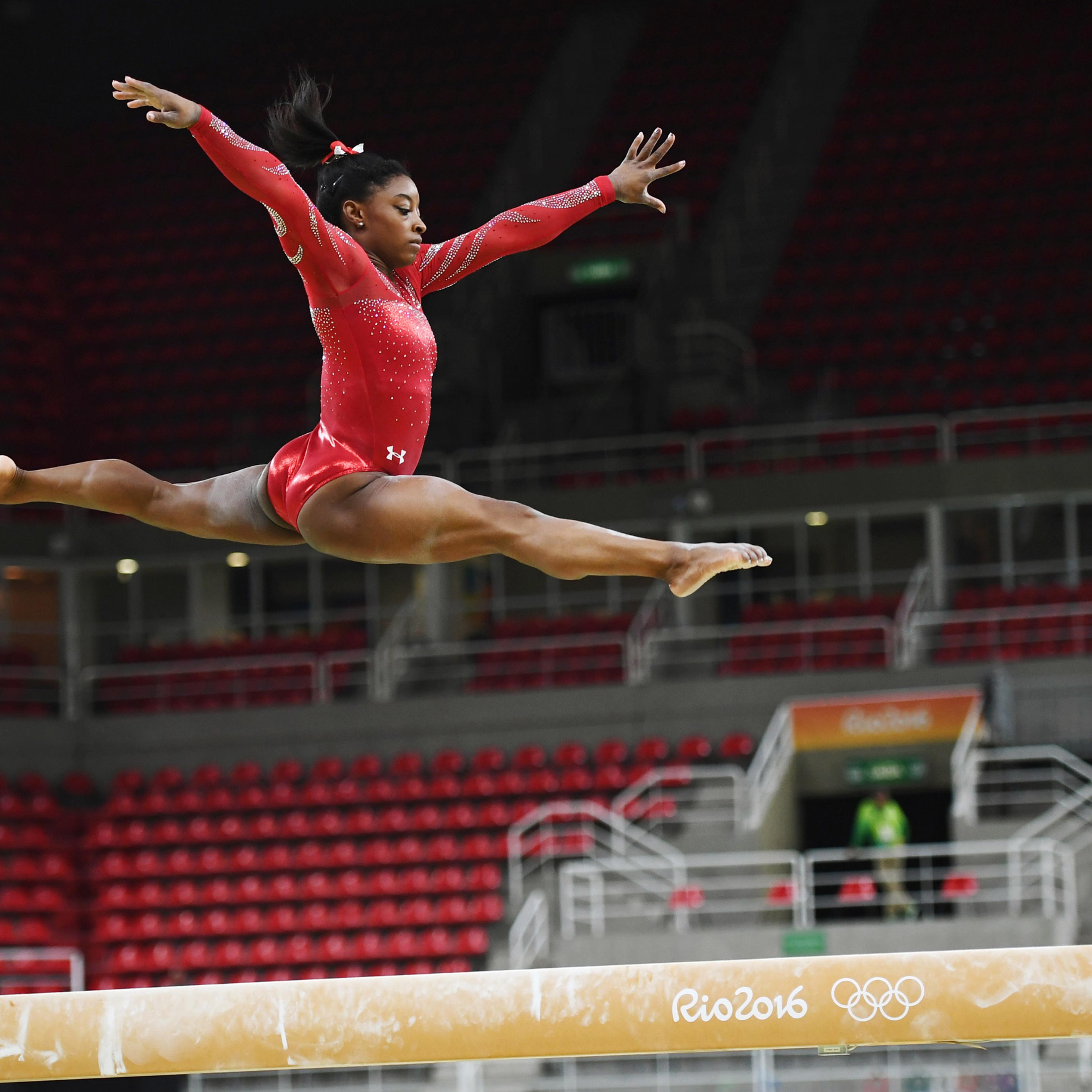 2016 Rio Olympics - Gymnastics training - Rio Olympic Arena - Rio de Janeiro, Brazil - 04/08/2016. Simone Biles (USA) of USA trains on the beam. REUTERS/Dylan Martinez FOR EDITORIAL USE ONLY. NOT FOR SALE FOR MARKETING OR ADVERTISING CAMPAIGNS. - RTSL3Z1