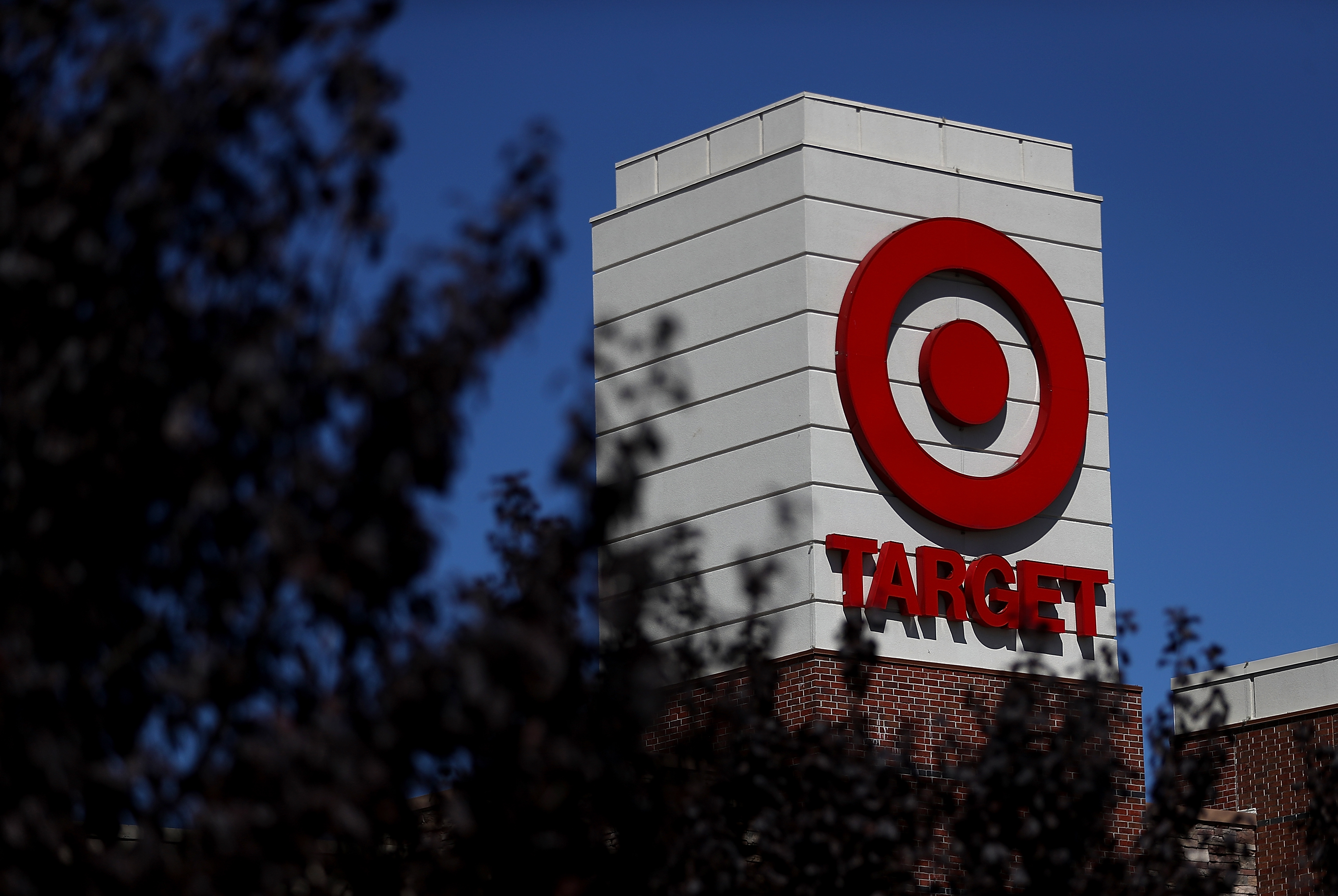 Target To Raise Minimum Wage As Labor Market Tightens