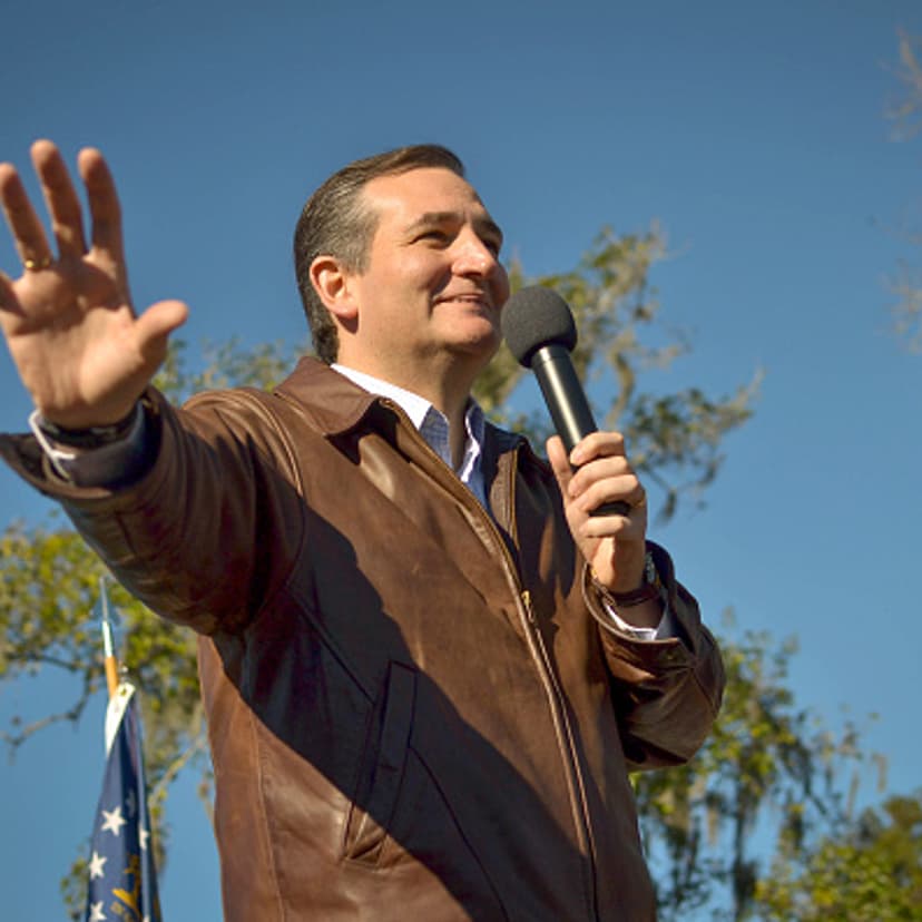 Republican presidential candidate Sen. Ted Cruz (R-TX) speaks to crowd during a campaign rally at Ottawa Farms December 19, 2015 in Bloomingdale, Georgia.