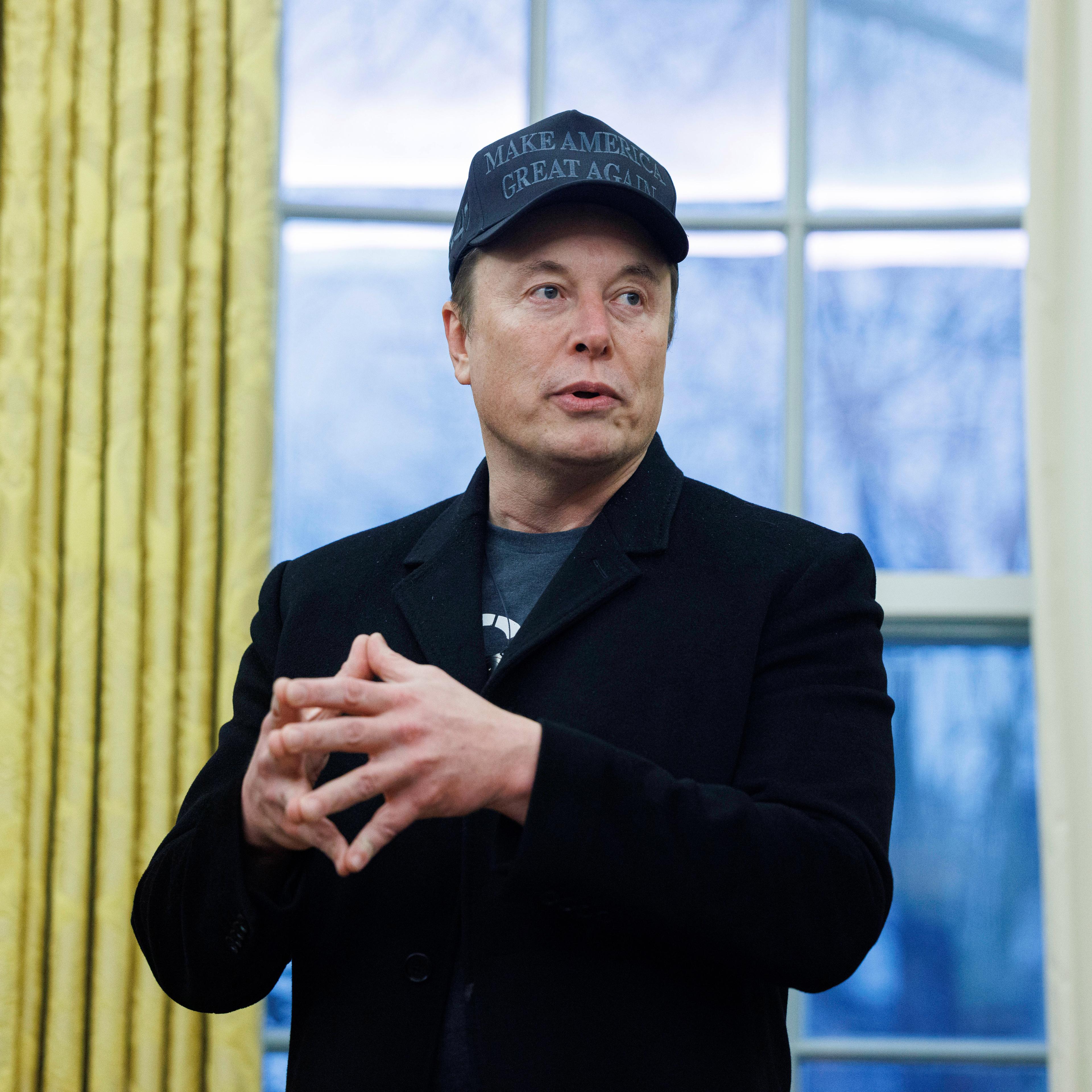 Trump To Order Federal Job Cuts As Part Of Musk's Downsizing