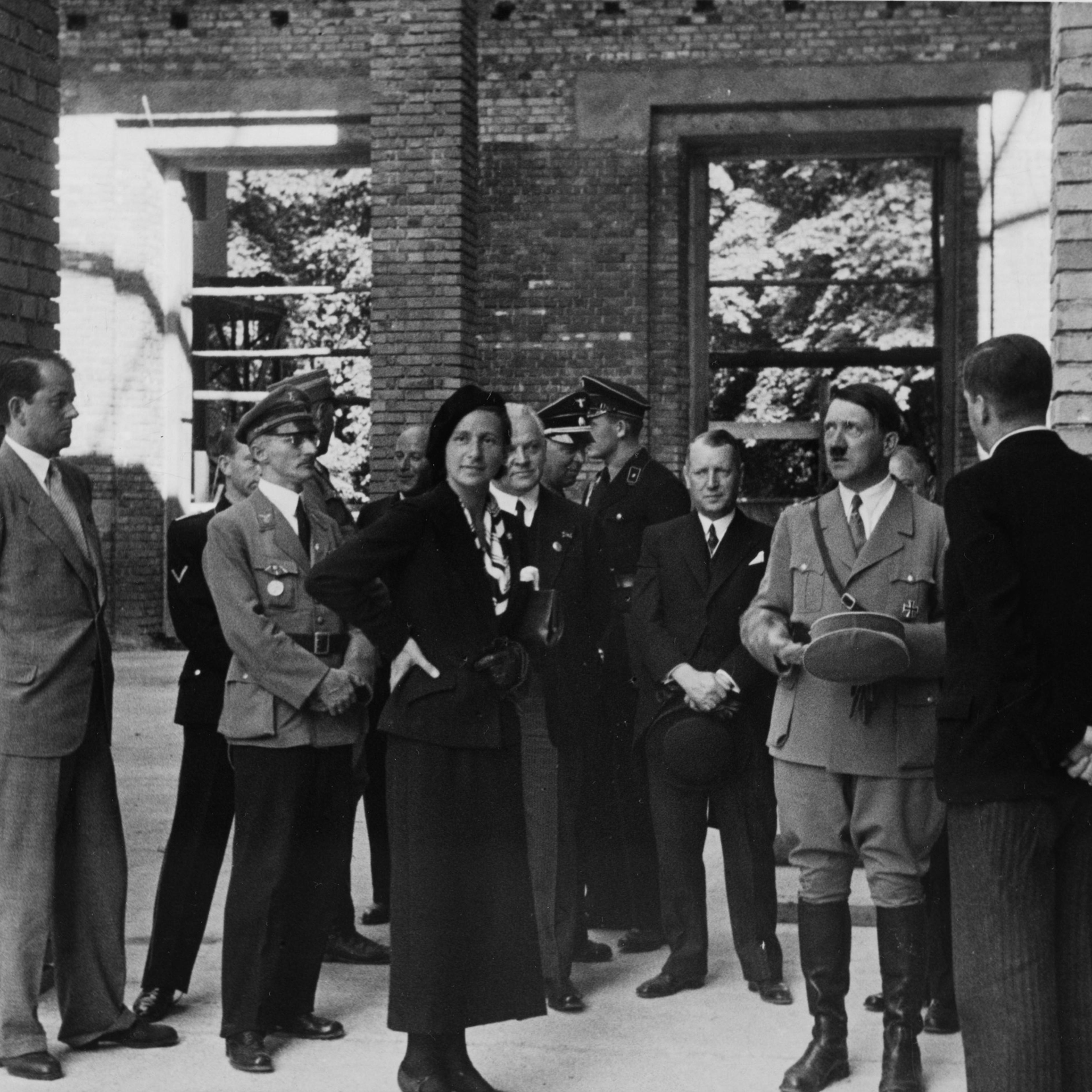 Heinrich Hoffmann, photograph of Albert Speer (far left), Gerdy Troost, Hitler, and others inspecting the House of German Art construction site in Munich on June 29, 1935, on the occasion of the topping-out ceremony.