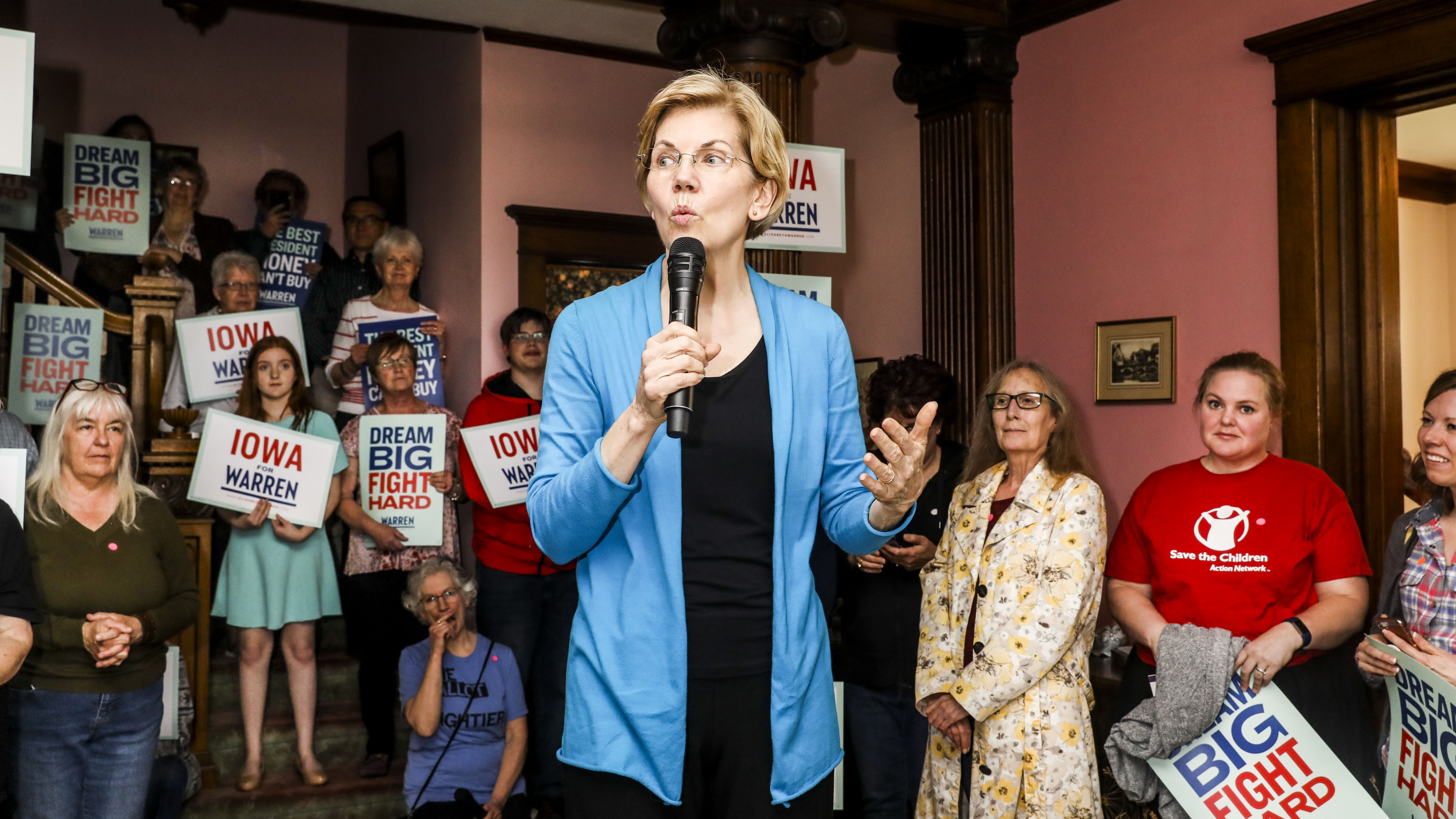 Elizabeth Warren speaks at the Iowa Falls House Party at Home of Rita Schoeneman - River’s Bend Bed &amp; Breakfast on May 3, 2019, Iowa Falls, IA