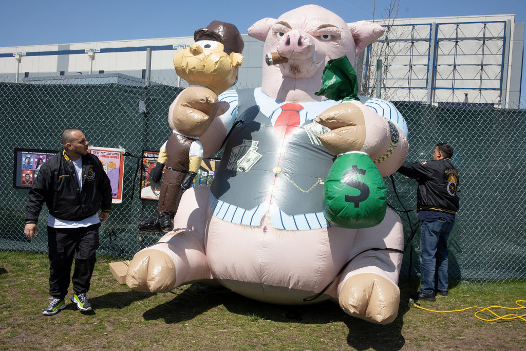 Amazon labor rally on the eve of a Staten Island union vote