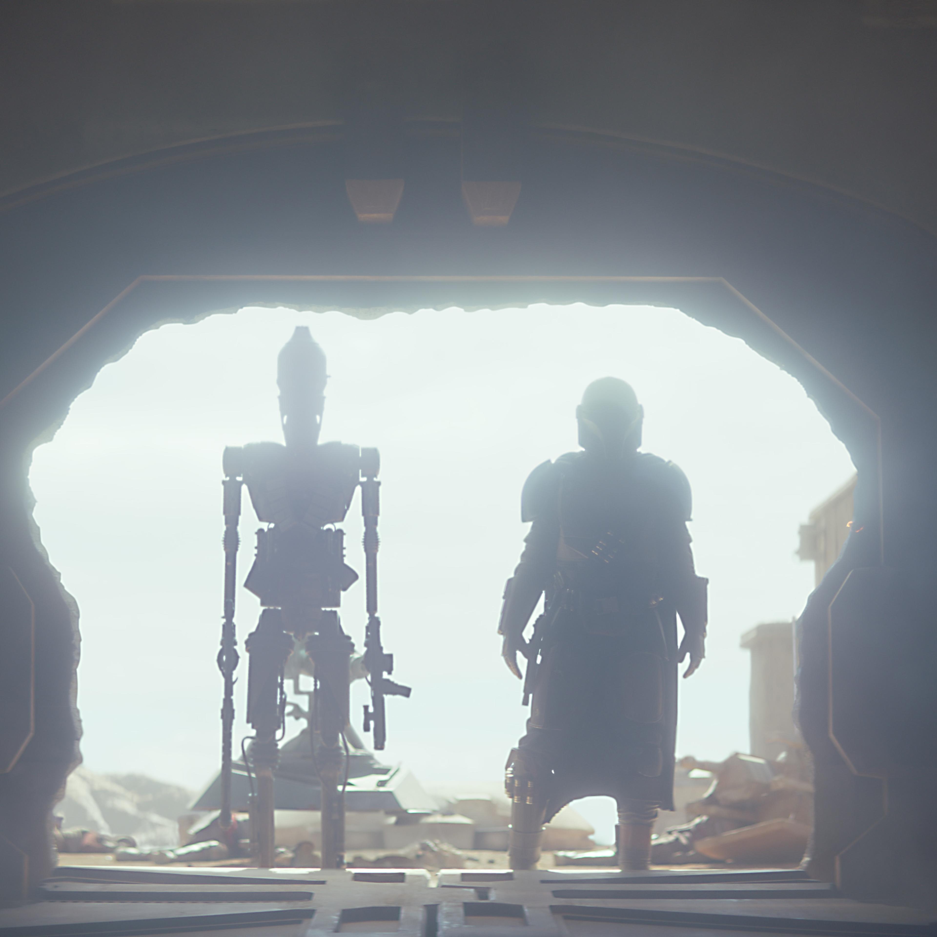 Taika Waititi and Pedro Pascal in <i>The Mandaloian</i>