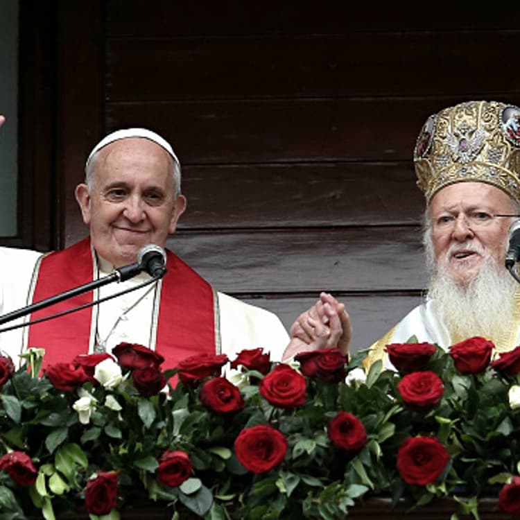 Pope Francis (L) and Ecumenical Patriarch Bartholomew I of Constantinople speak to the faithful after the Divine Liturgy at the Ecumenical Patriarchate on November 30, 2014 in in Istanbul.