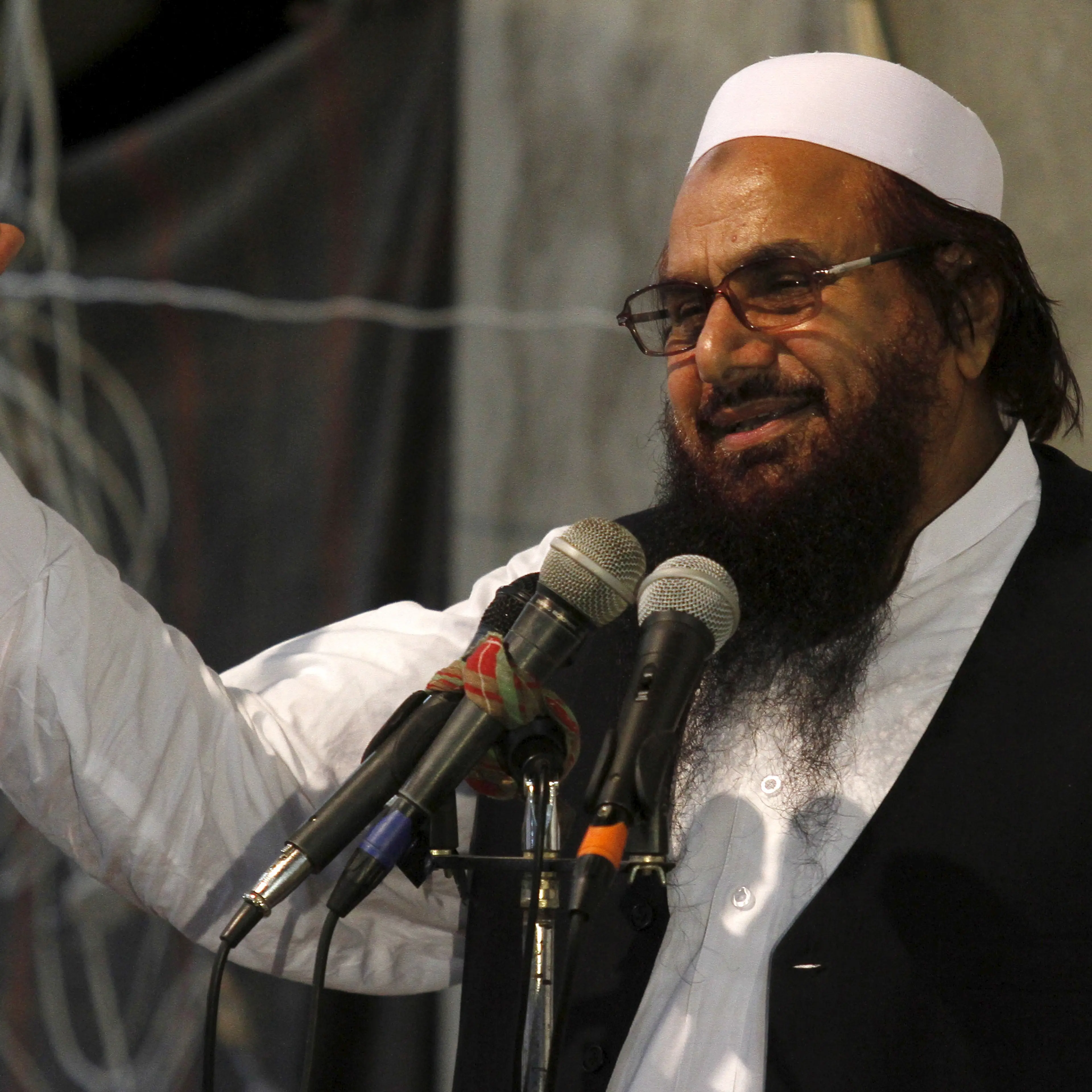 Hafiz Muhammad Saeed, chief of the Jamat-ud-Dawa religious party, addresses the Harmain Sharifain Conference in support of the Saudi Arabian government in Peshawar