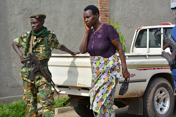 Burundi security forces stand guard around the dead bodies killed by unknown gunmen in Bujumbura's Ntahangwa district on October 4, 2015. 8 dead bodies were found in Bujumbura's Ntahangwa district on October 4, 2015.
