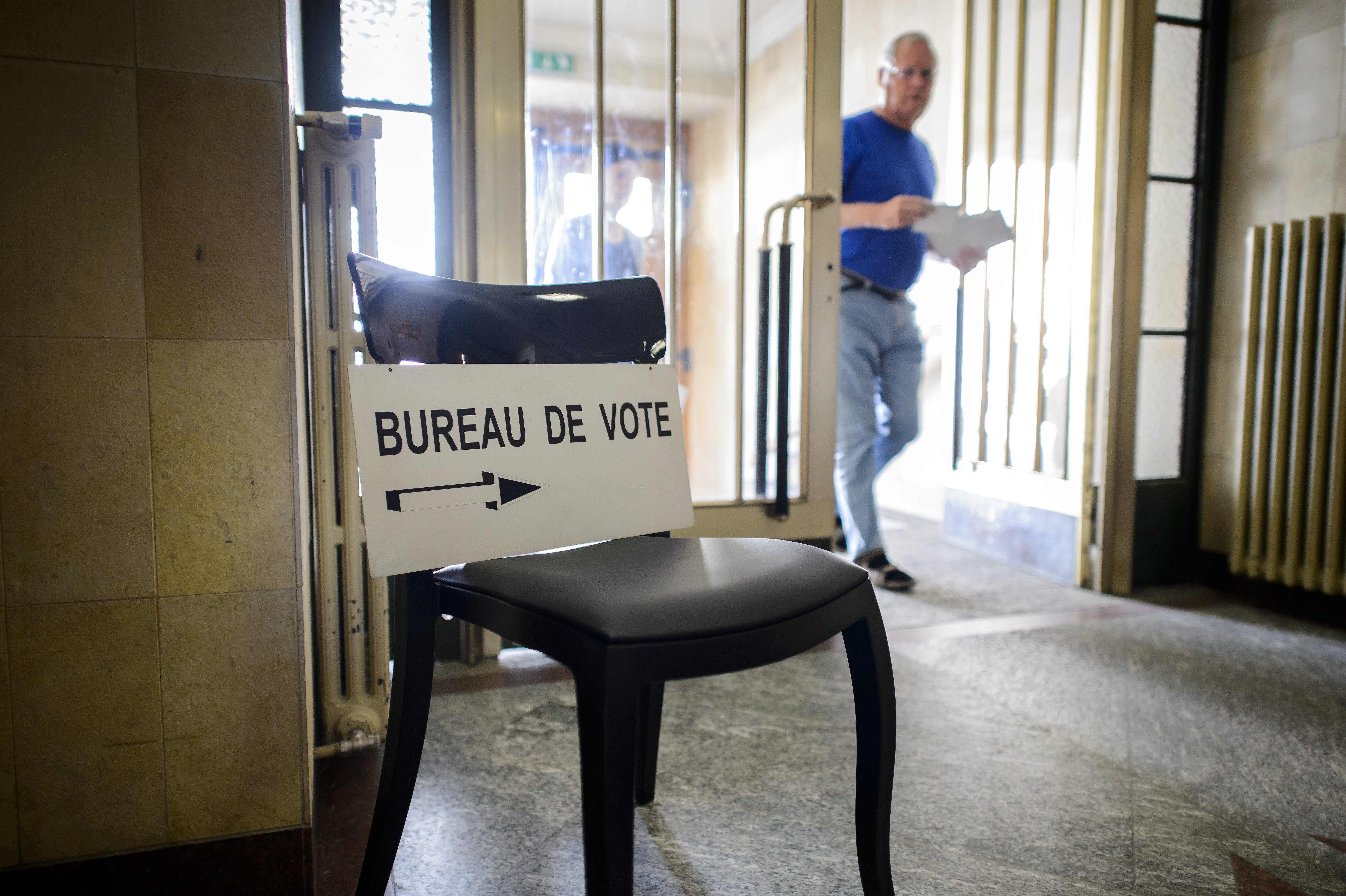 SWITZERLAND-VOTE-LABOUR-DEFENCE