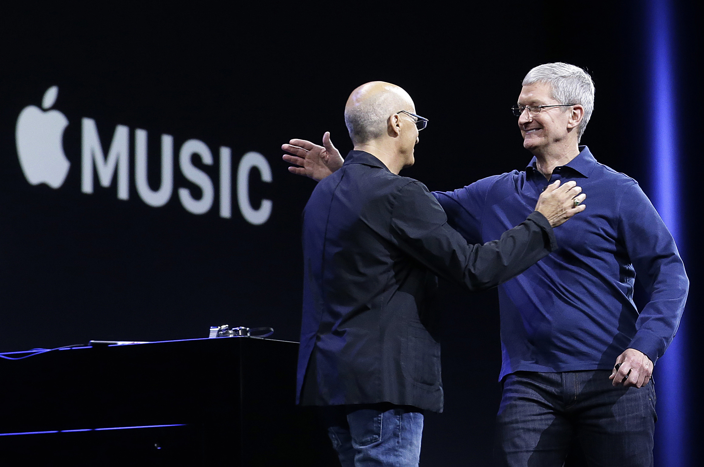 Tim Cook, Jimmy Iovine