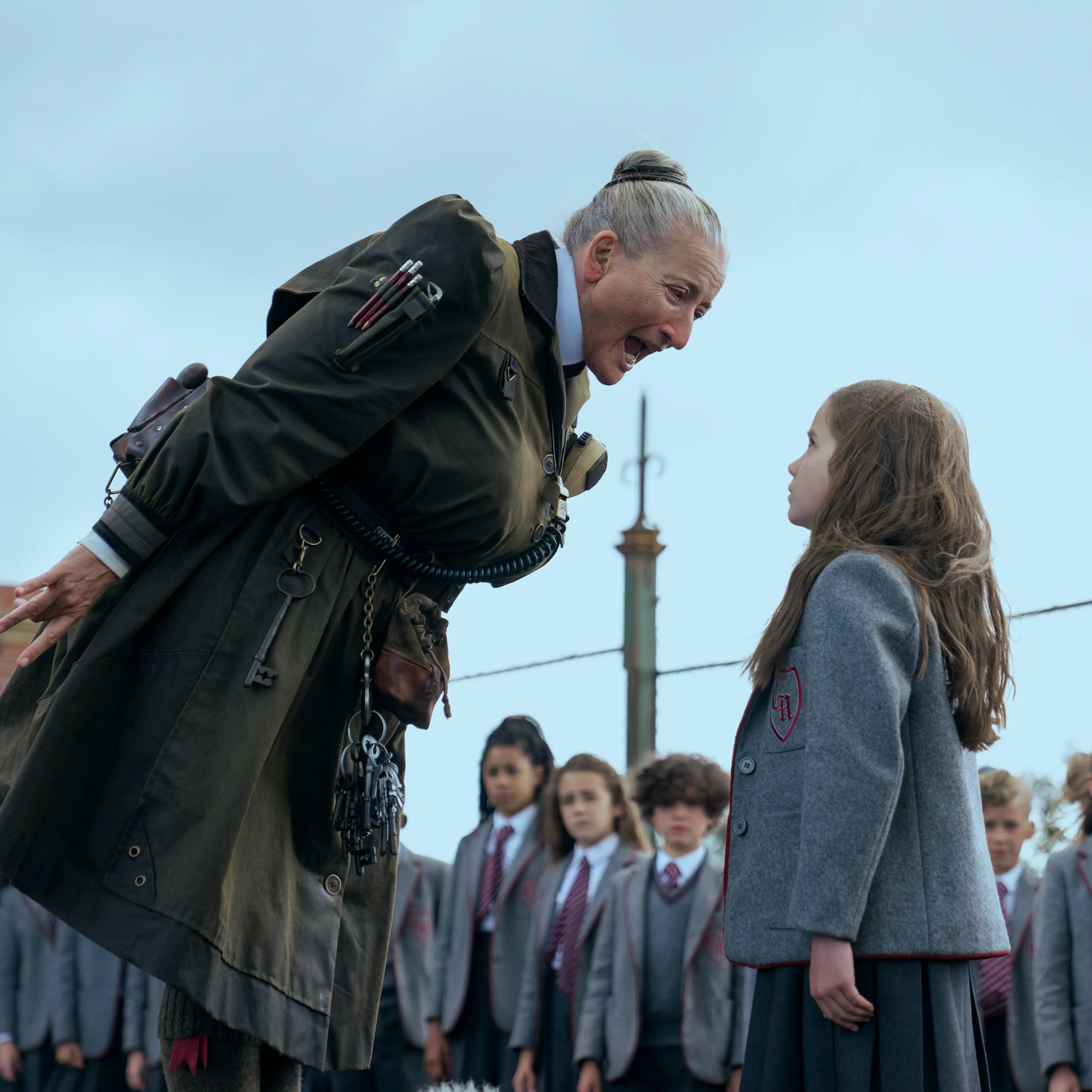 Roald Dahl's Matilda the Musical. (L to R) Emma Thompson as Agatha Trunchbull, Alisha Weir as Matilda in Roald Dahl's Matilda the Musical. Cr. Dan Smith/Netflix © 2022