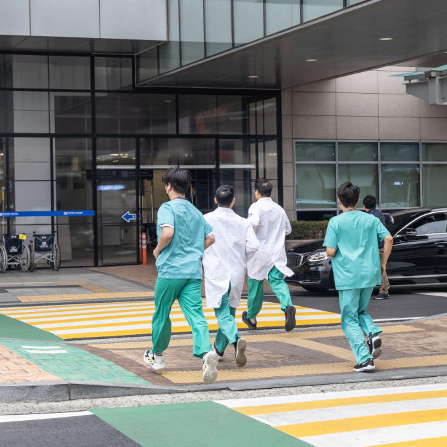 South Korea Seeks First Talks With Doctors as Deadline Looms