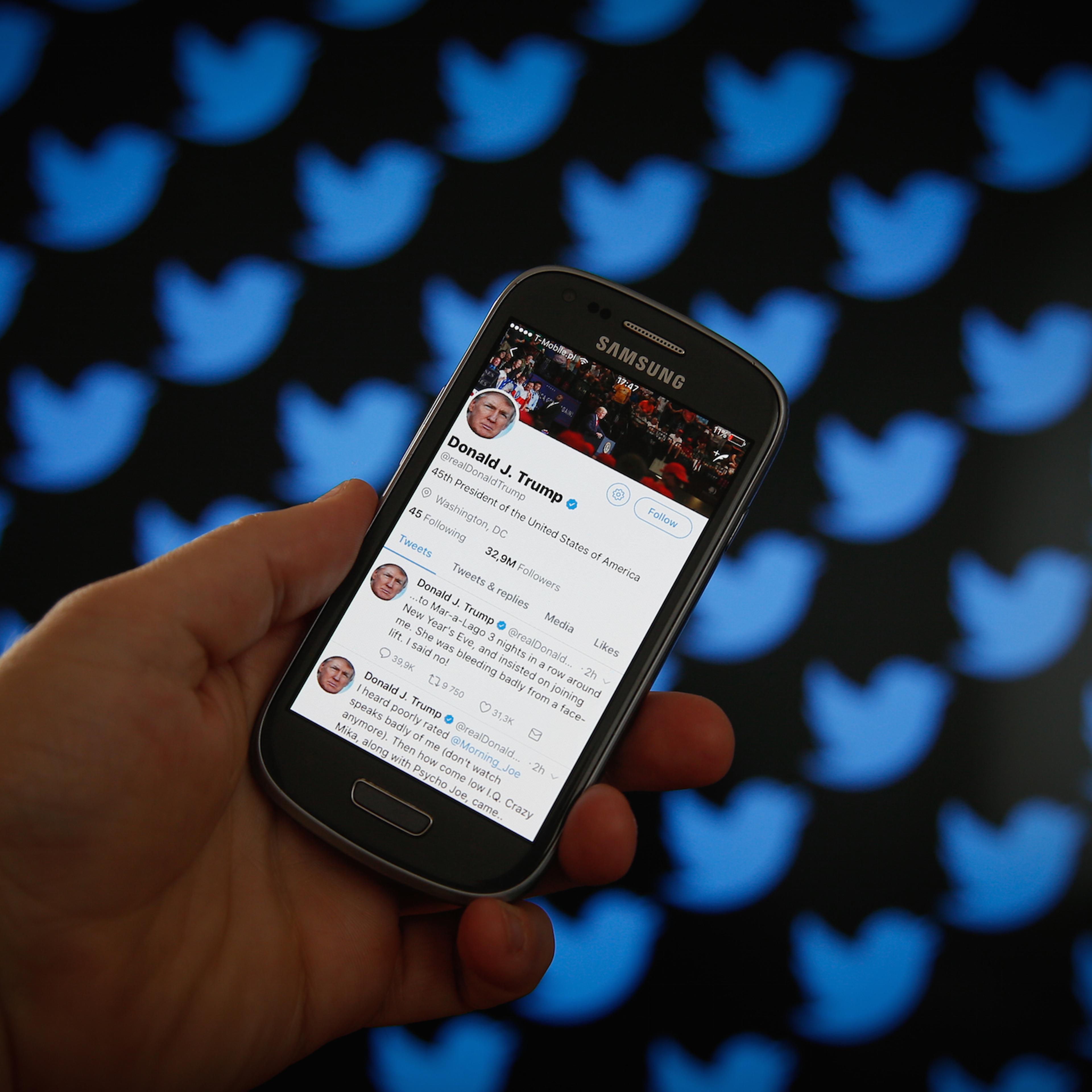 Social Media Illustrations and Donald Trump tweets