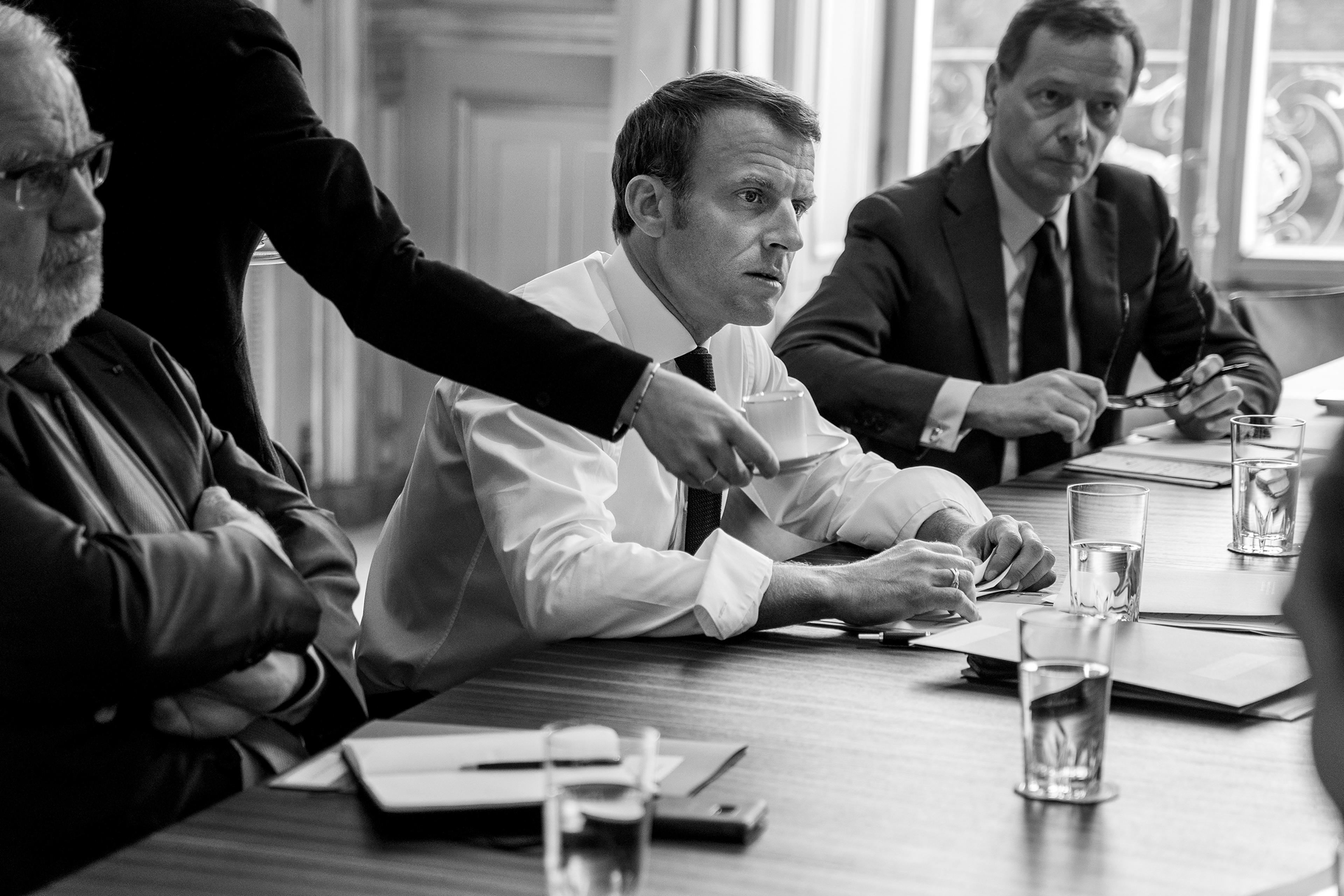 Macron holds a meeting with senior advisers at the Élysée
