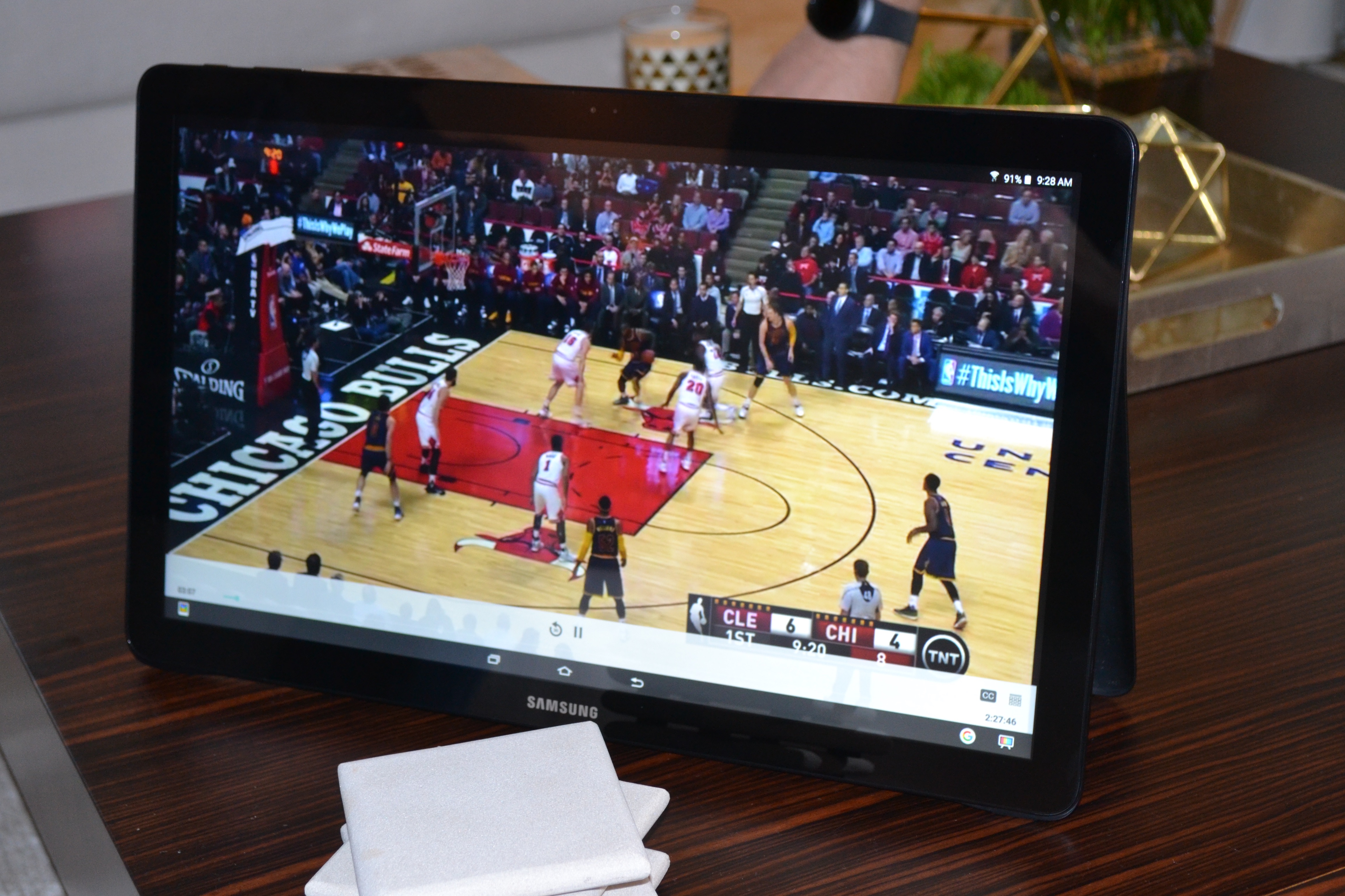 The Galaxy View has an 18.4-inch screen. 