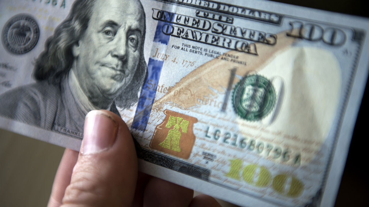 @HiddenCash hides money around San Francisco and tweets the locations.