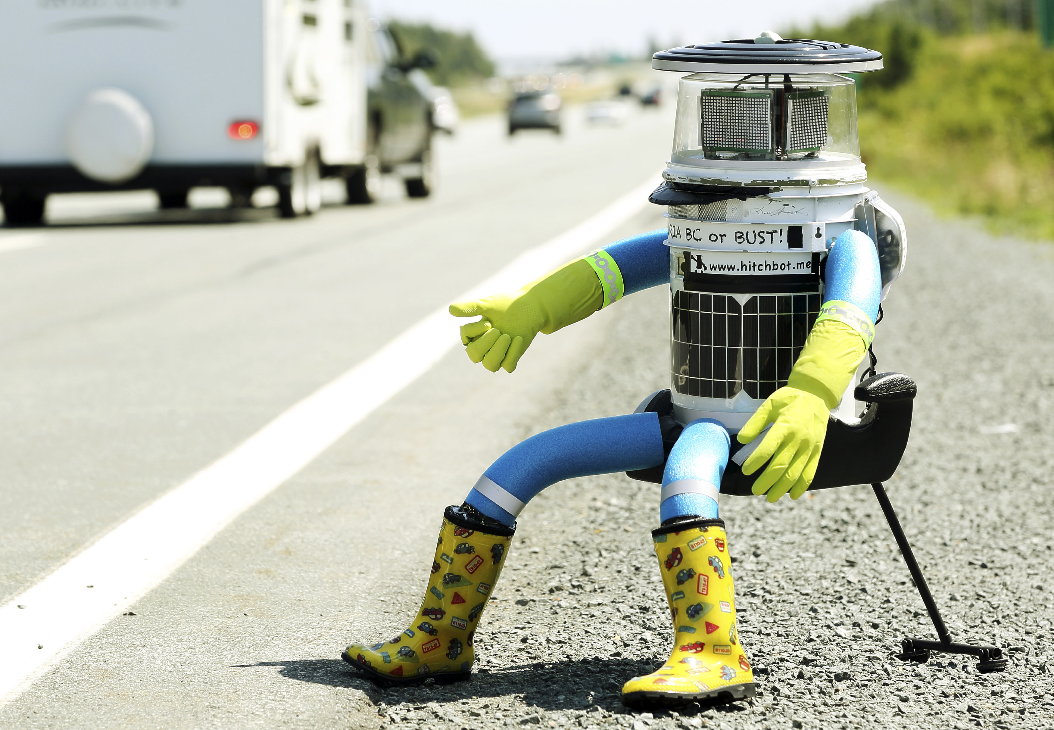 Hitchhiking Robot HitchBOT Vandalized in Philadelphia
