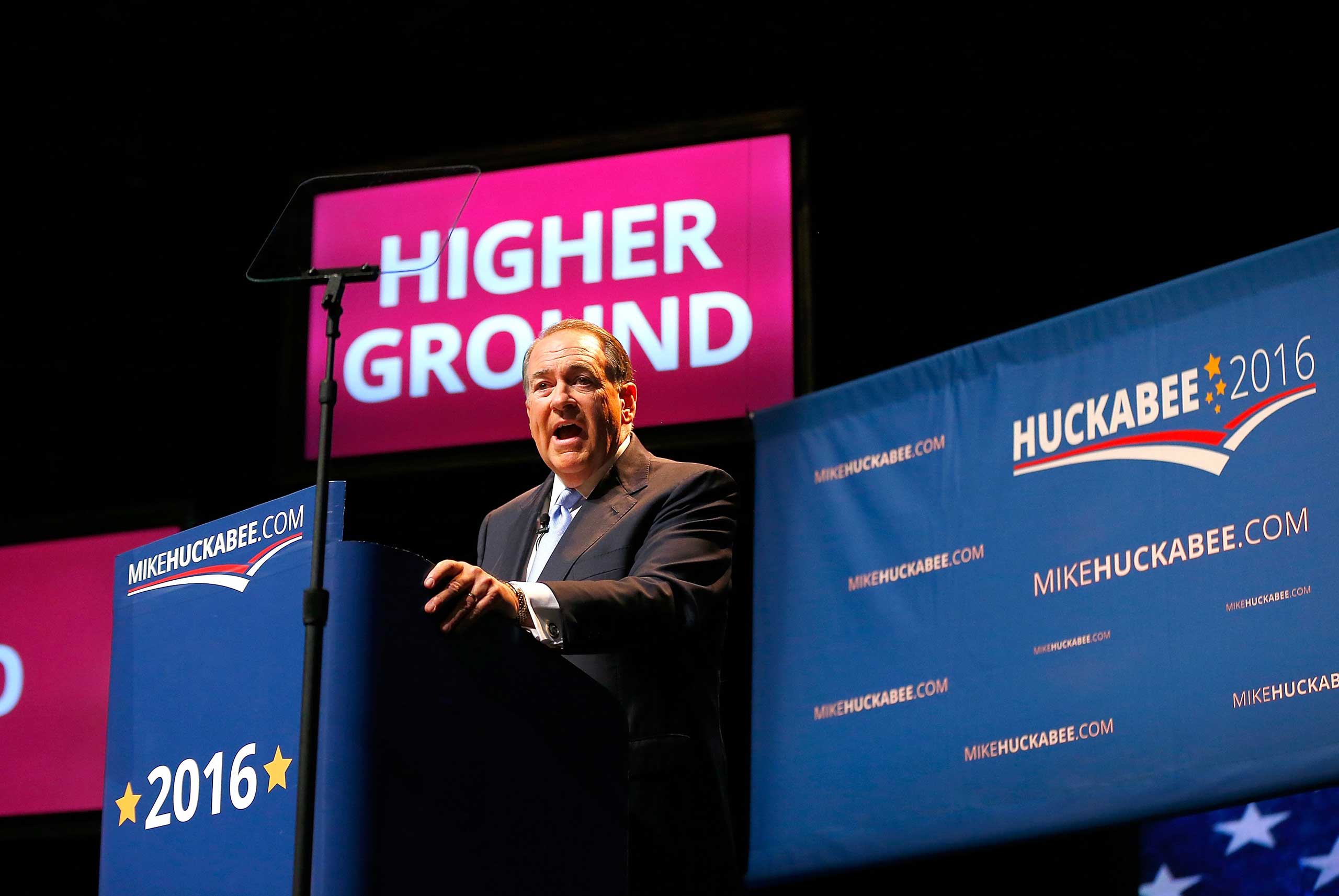Former Arkansas Gov. Mike Huckabee speaks as he officially announces his candidacy for the 2016 Presidential race on May 5, 2015 in Hope, Ark.